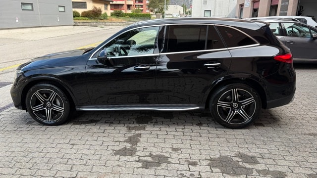 MERCEDES-BENZ GLC 300 4Matic AMG Line 9G-Tronic-image-11