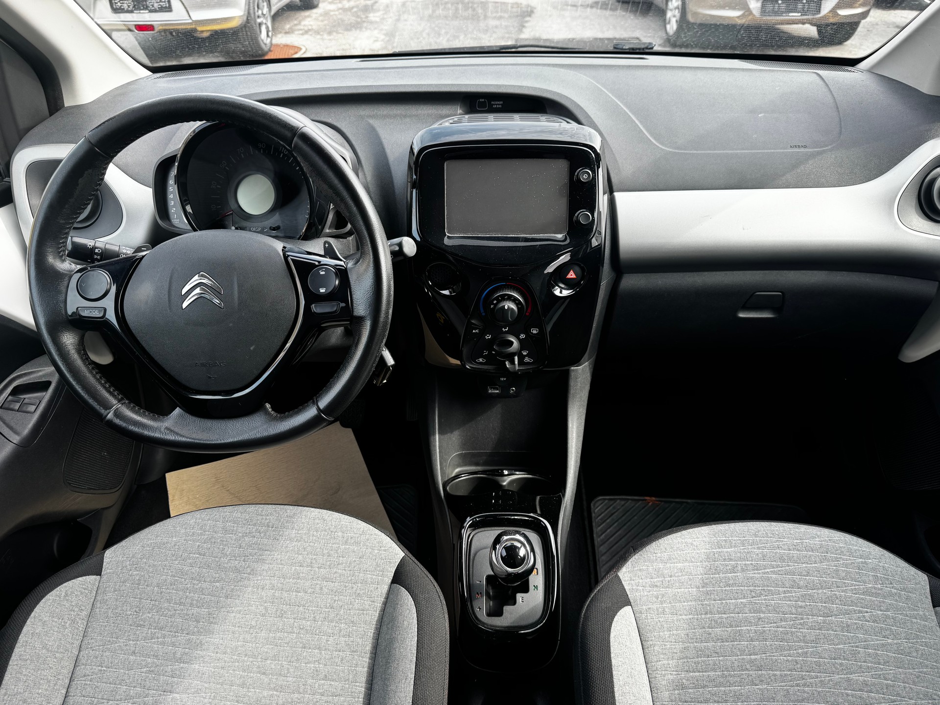 CITROEN C1 1.0 VTi ETG5 Shine Airscape-image-9