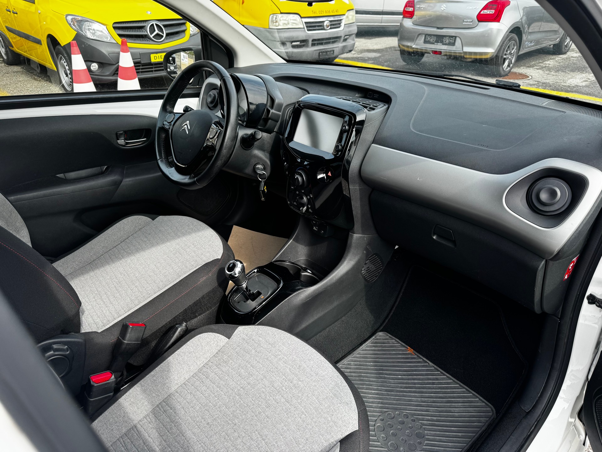CITROEN C1 1.0 VTi ETG5 Shine Airscape-image-8