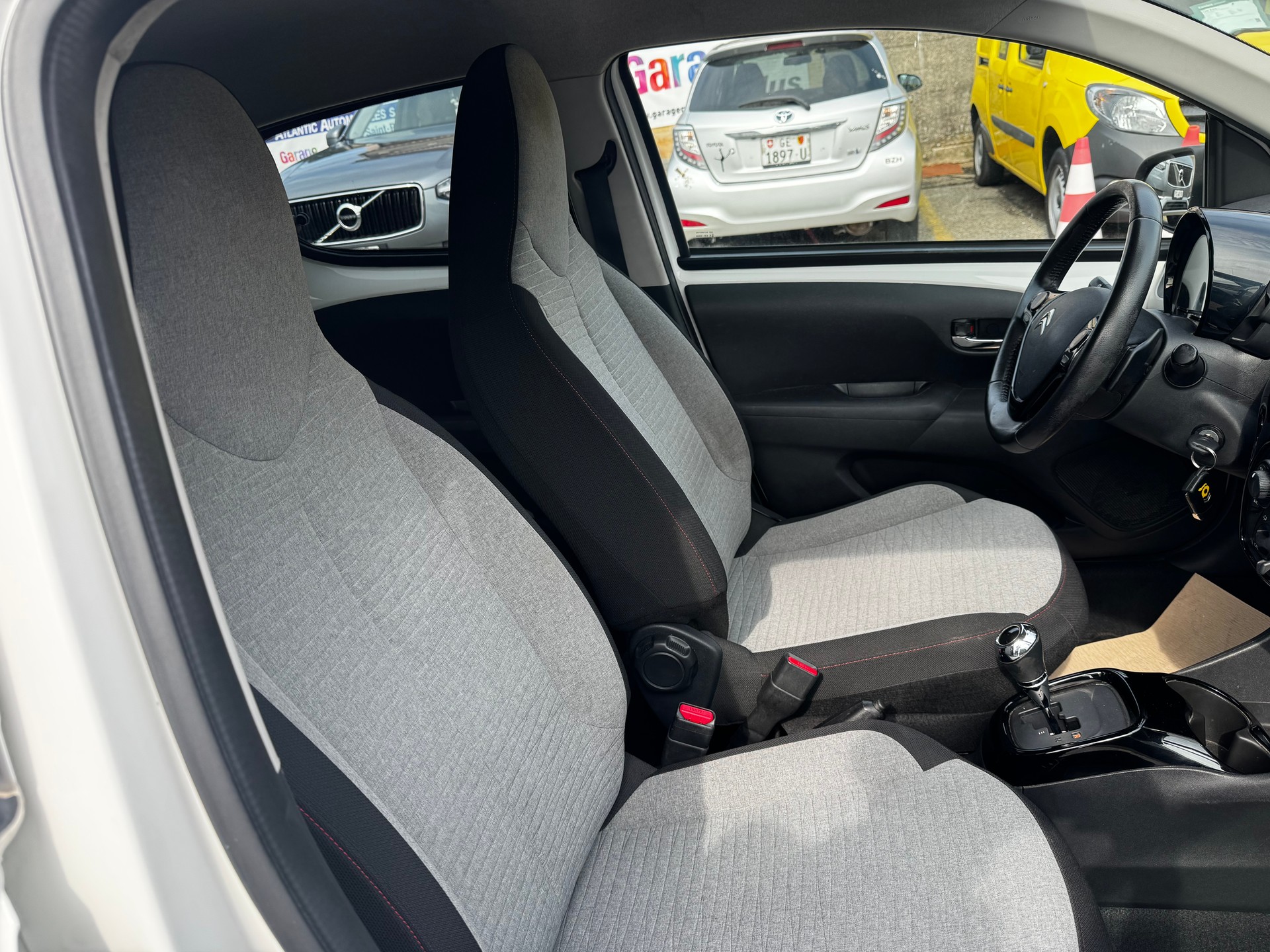 CITROEN C1 1.0 VTi ETG5 Shine Airscape-image-11