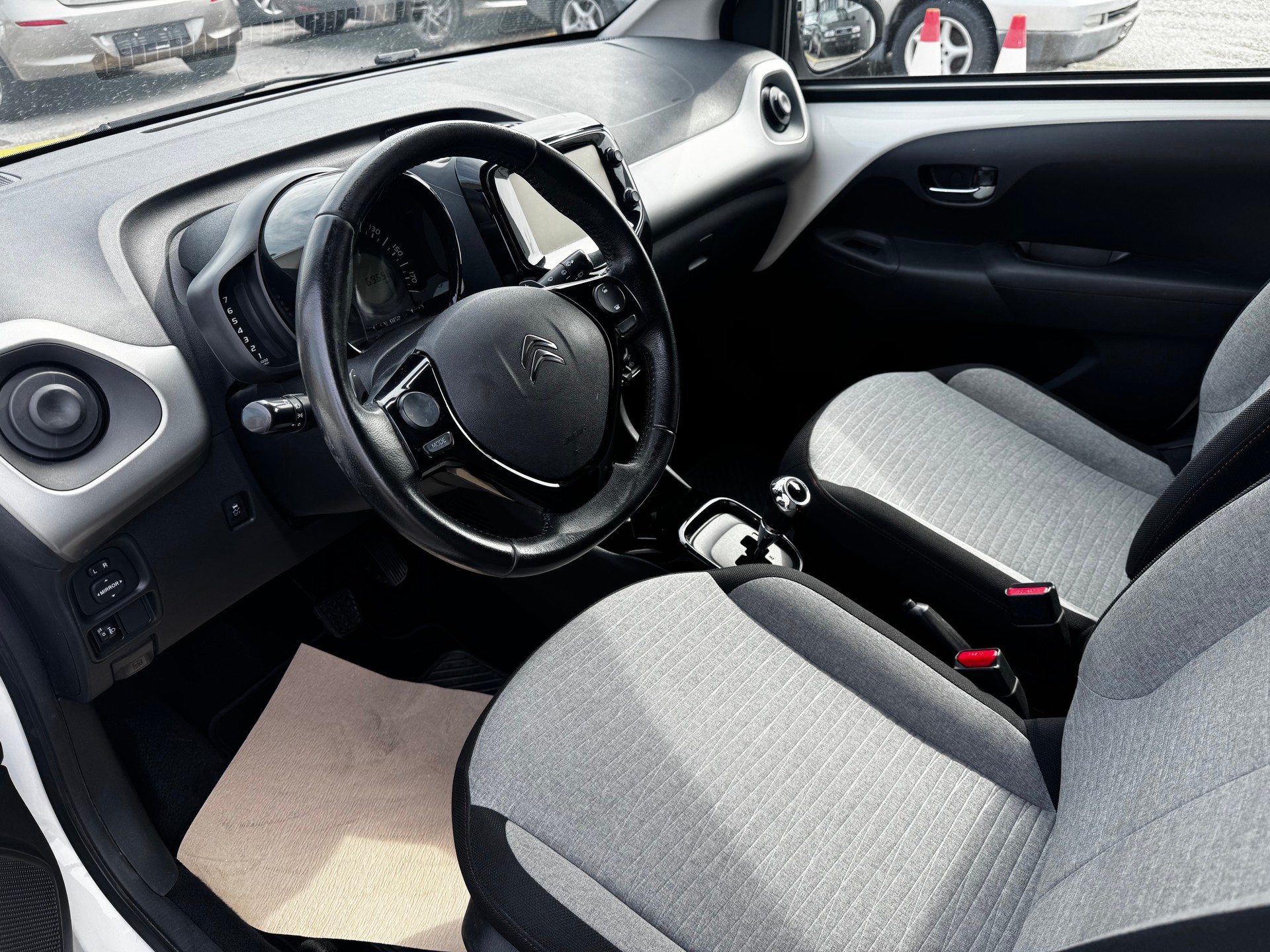 CITROEN C1 1.0 VTi ETG5 Shine Airscape-image-10