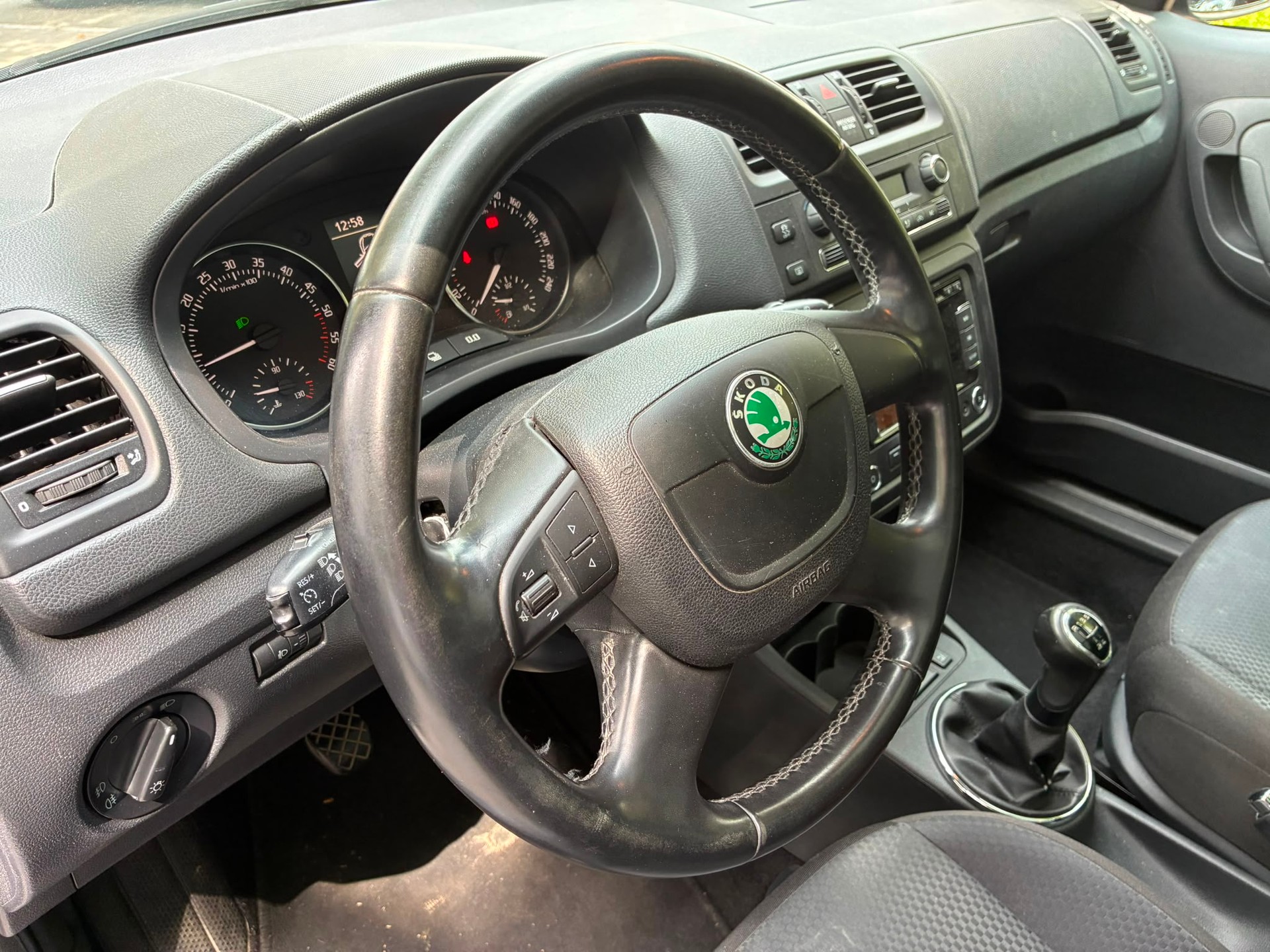 SKODA Roomster 1.6 TDI Elegance-image-10