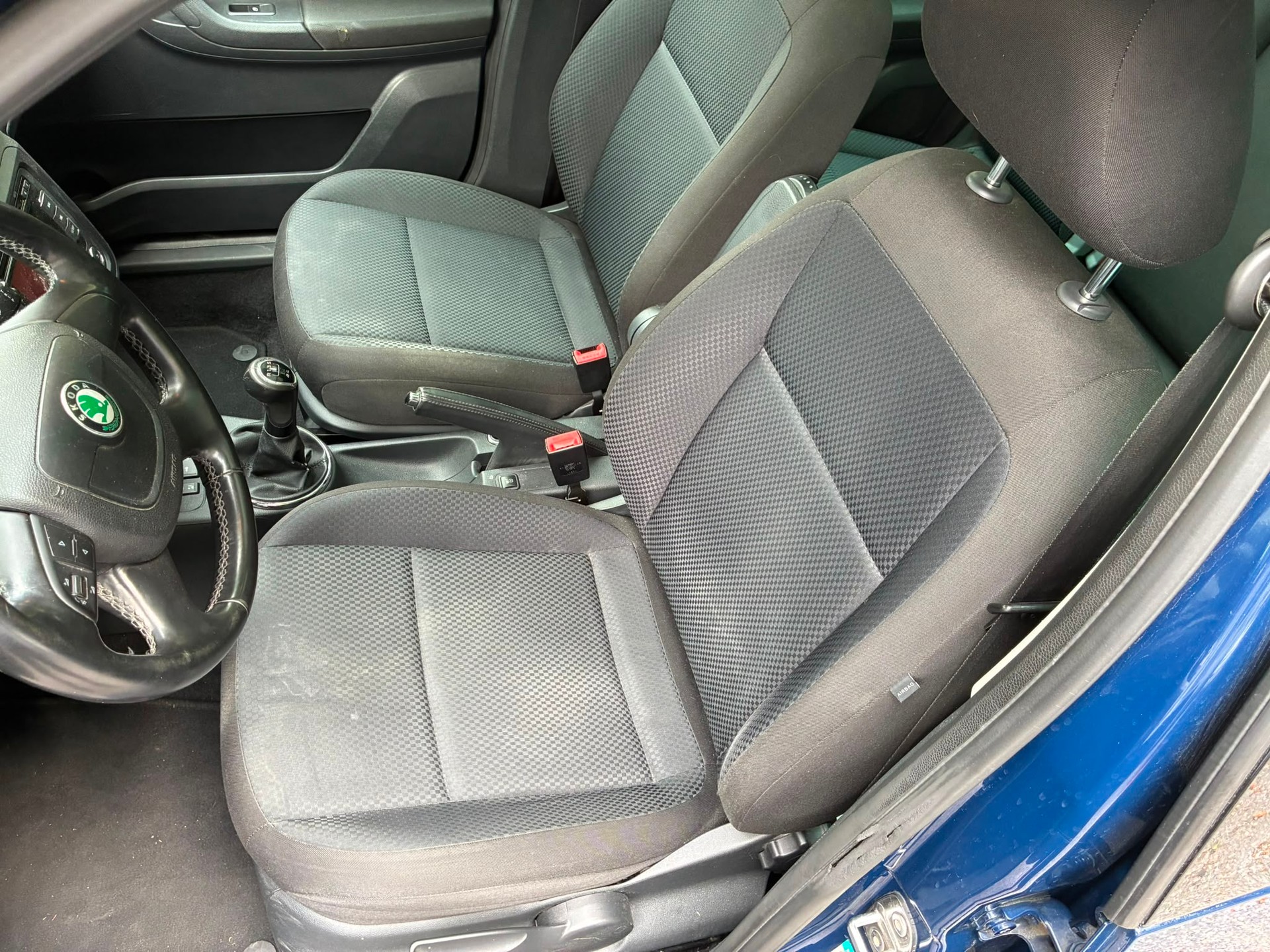 SKODA Roomster 1.6 TDI Elegance-image-11