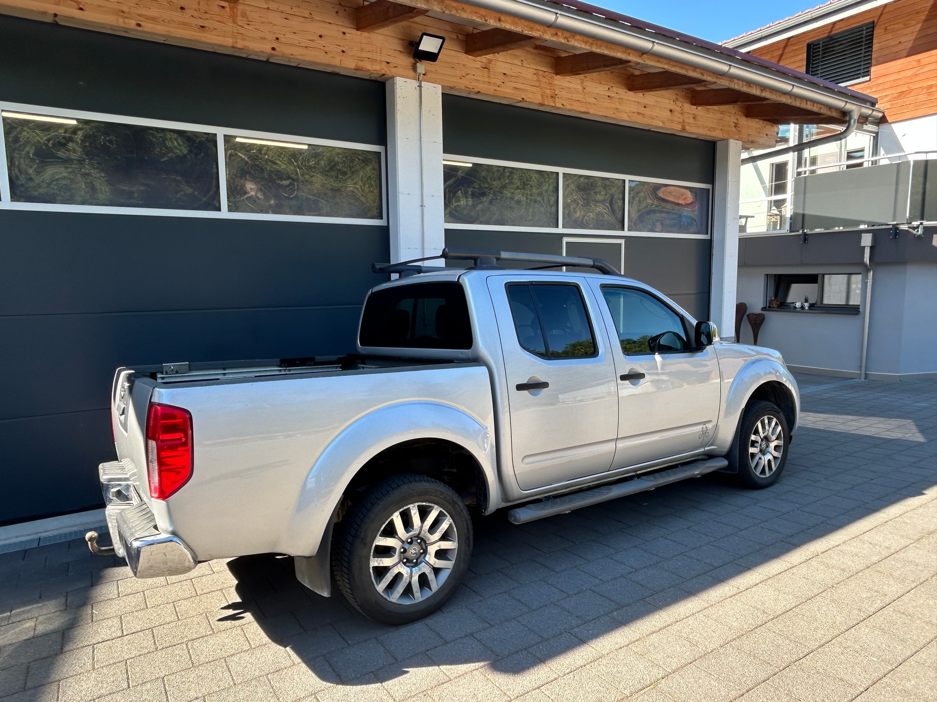 NISSAN Navara V6 Double Cab LE 3.0 dCi 4WD Automat-image-2