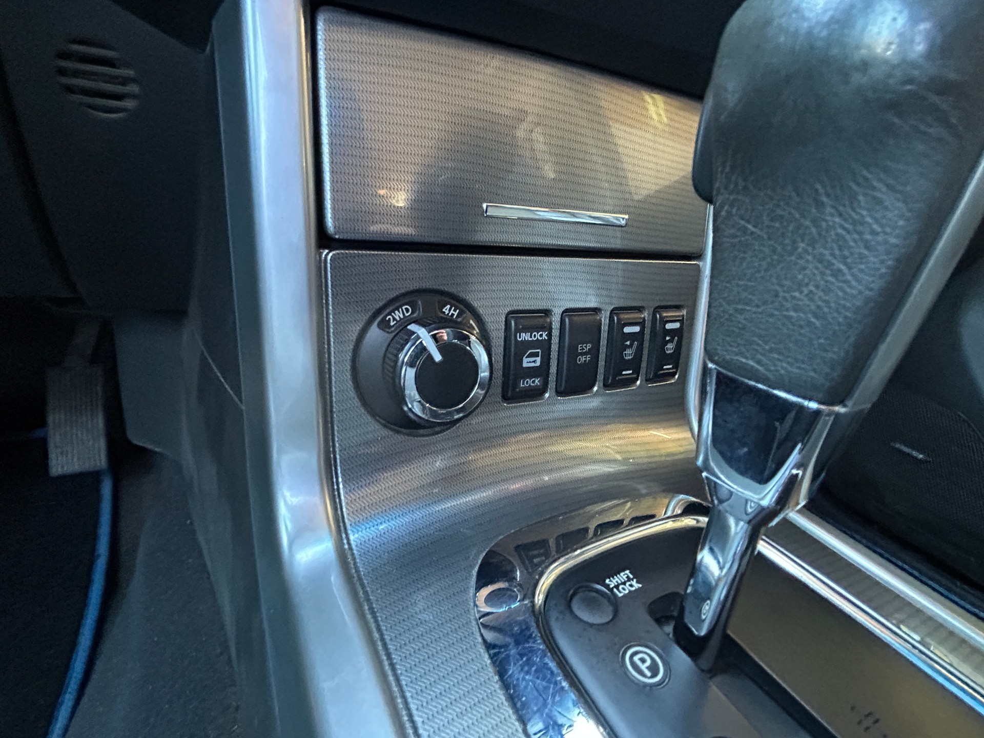 NISSAN Navara V6 Double Cab LE 3.0 dCi 4WD Automat-image-15
