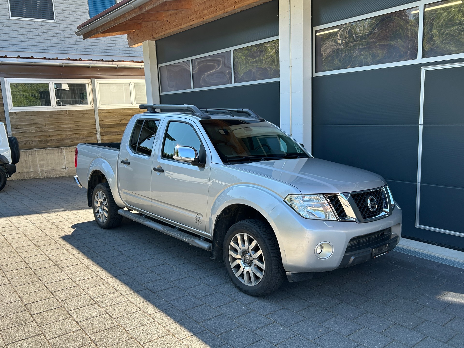 NISSAN Navara V6 Double Cab LE 3.0 dCi 4WD Automat-image-4