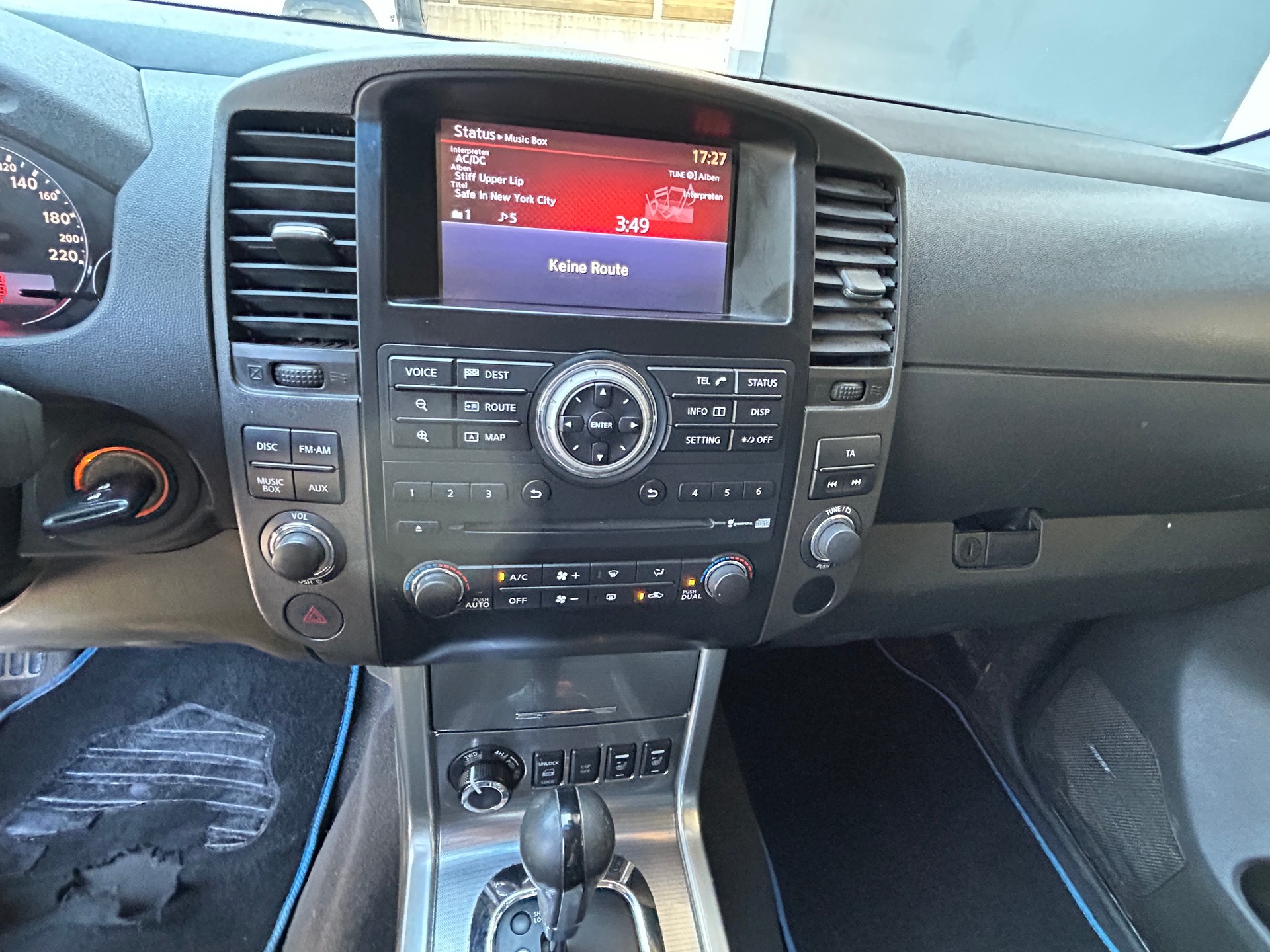 NISSAN Navara V6 Double Cab LE 3.0 dCi 4WD Automat-image-11