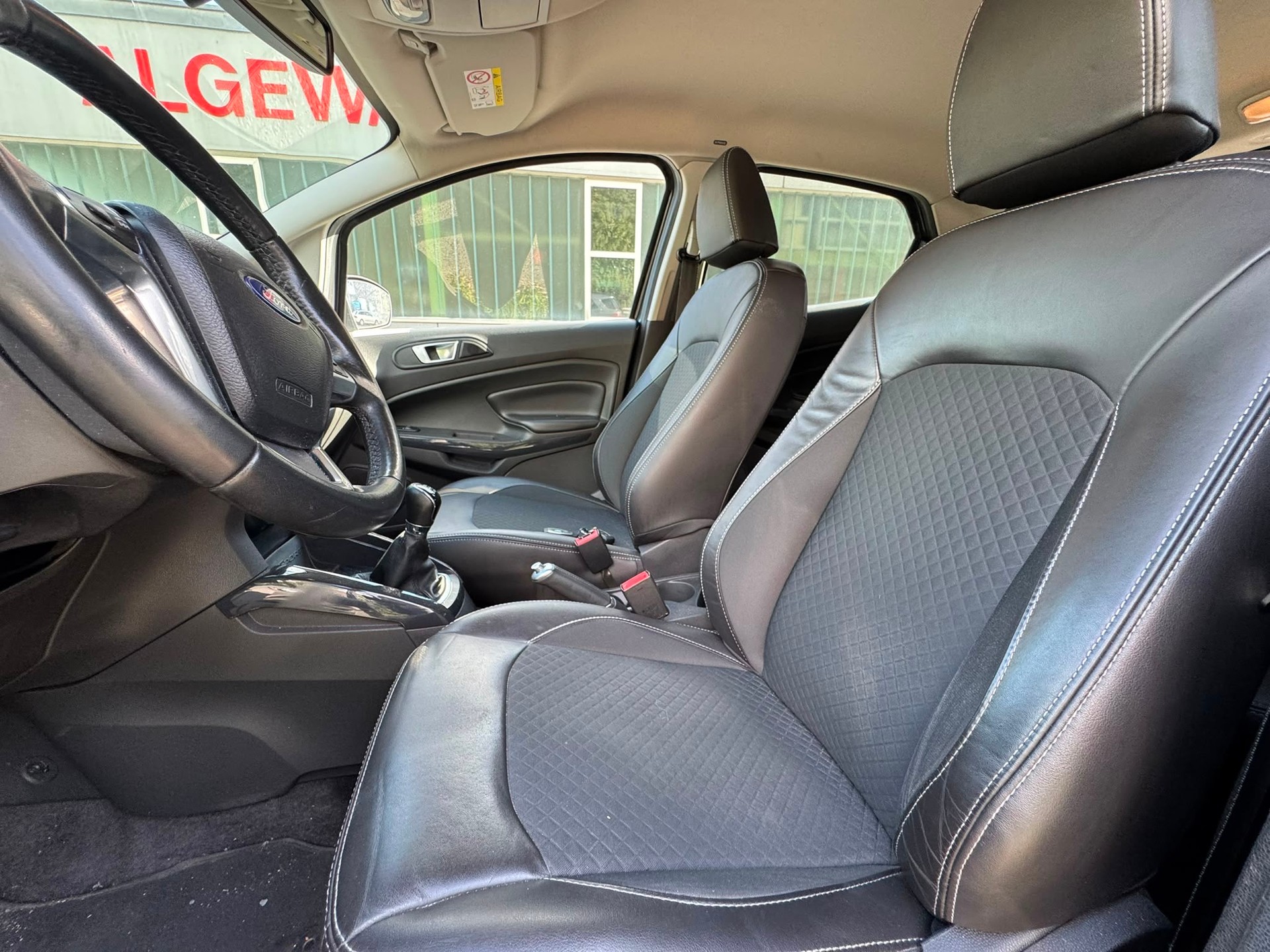 FORD EcoSport 1.0 SCTi Titanium S-image-6