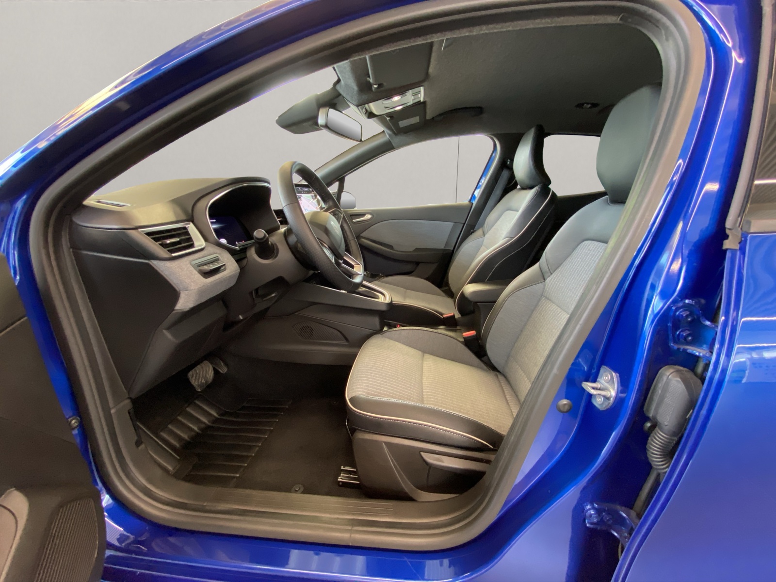 RENAULT Clio 1.0 TCe techno CVT-image-8