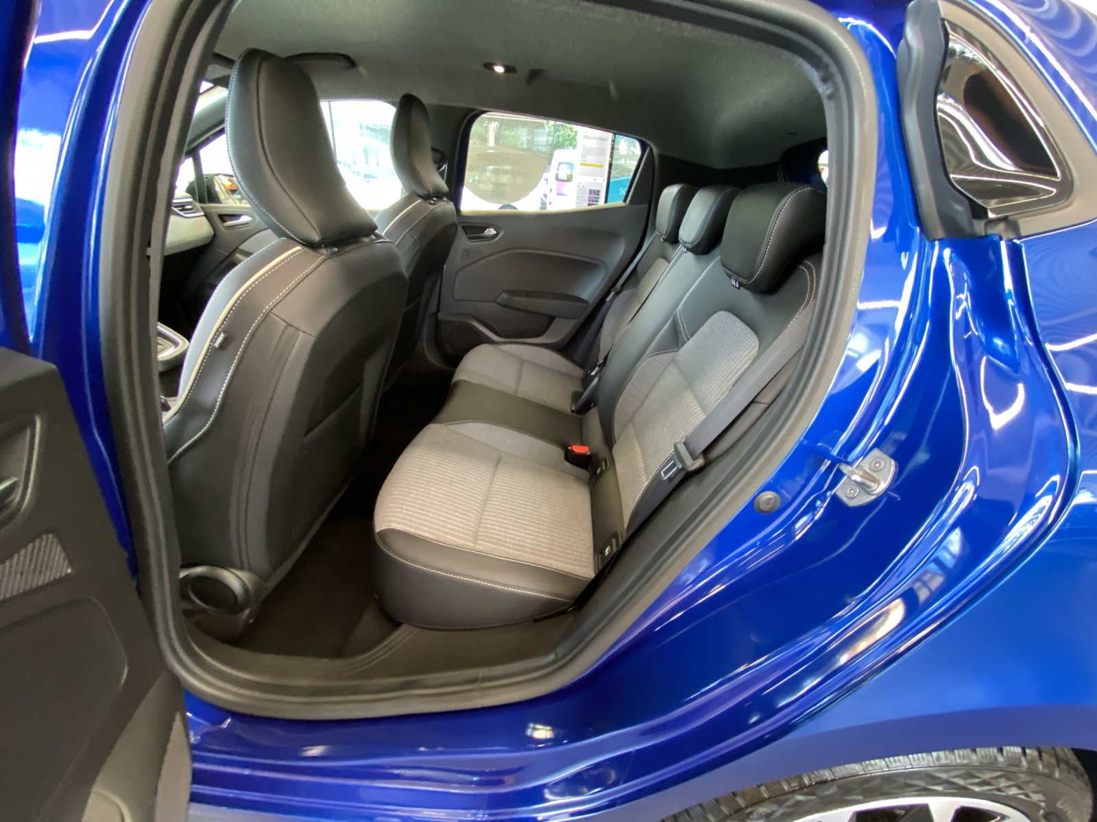 RENAULT Clio 1.0 TCe techno CVT-image-9