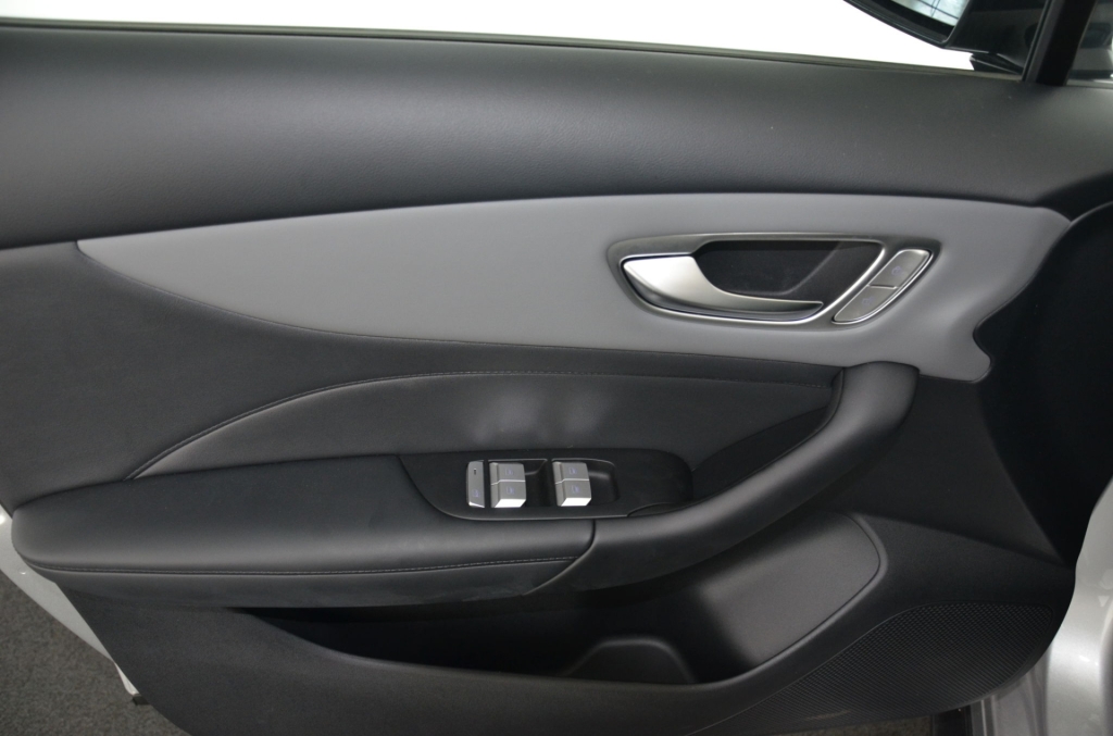 MG 4 EV 64kWh Premium Facelift-image-24