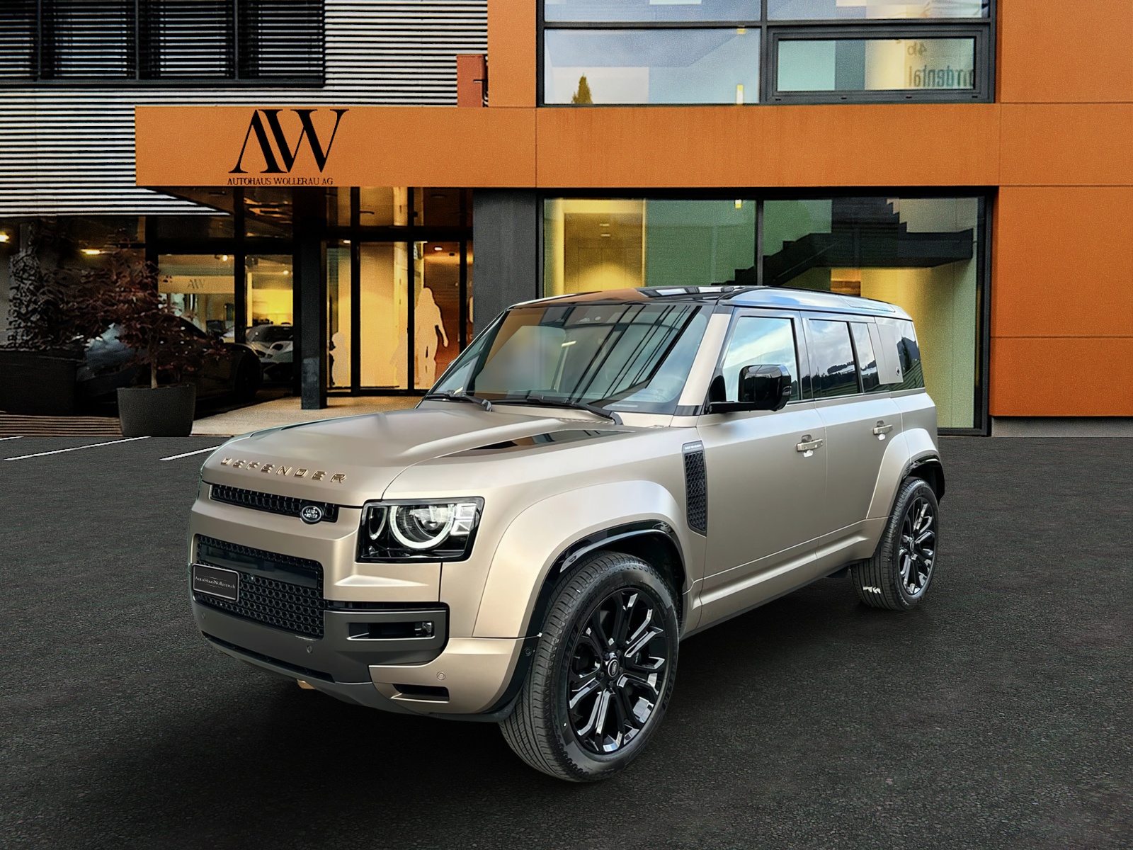 LAND ROVER Defender 110 4.4 V8 Octa / CH Auslieferung mit Gratis Service-image-2