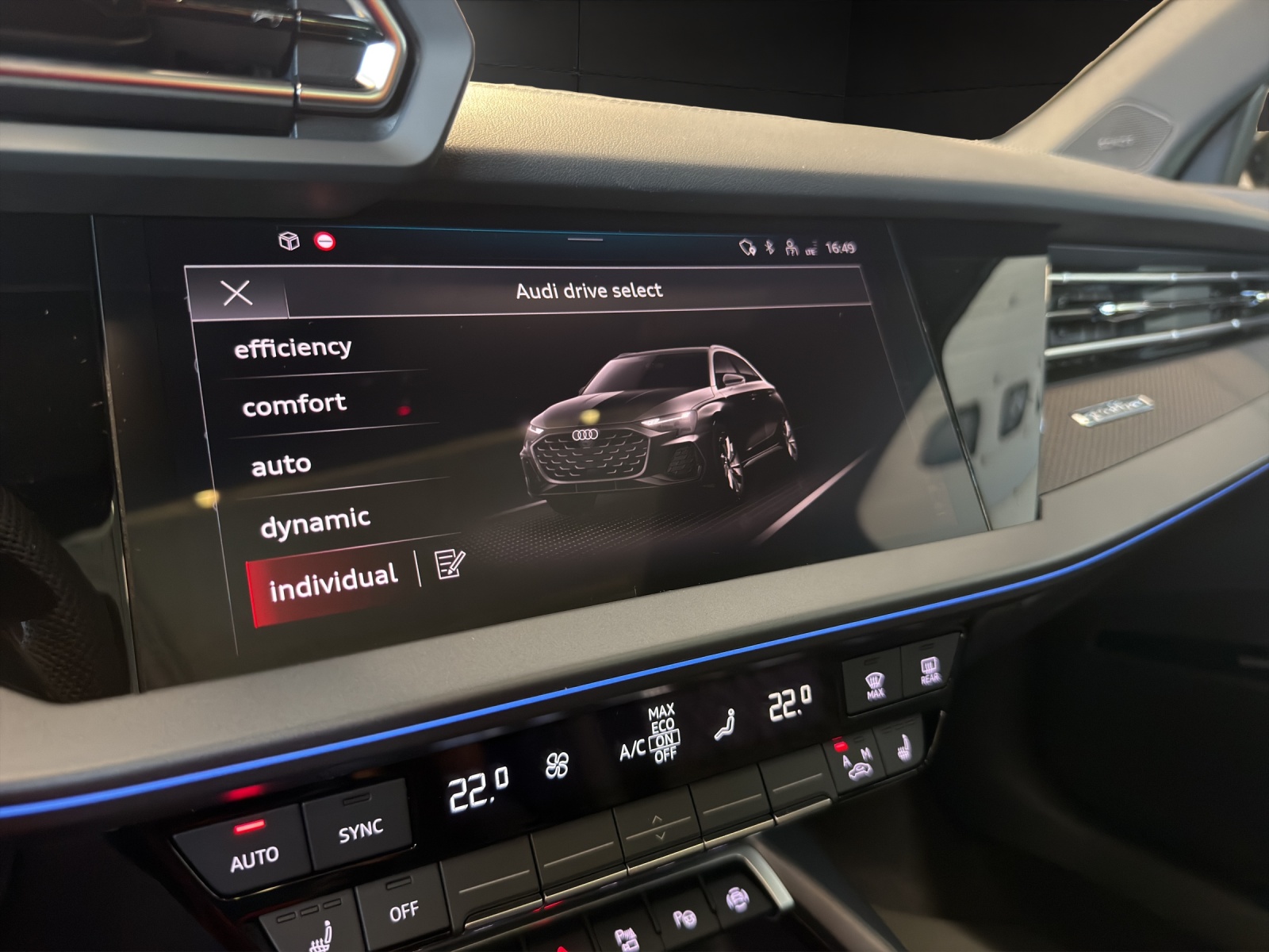 AUDI S3 Sportback TFSI quattro S-tronic-image-25