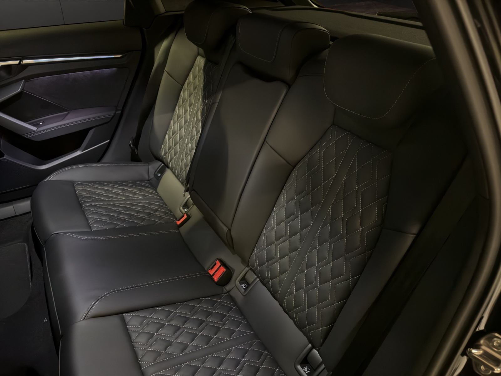 AUDI S3 Sportback TFSI quattro S-tronic-image-10