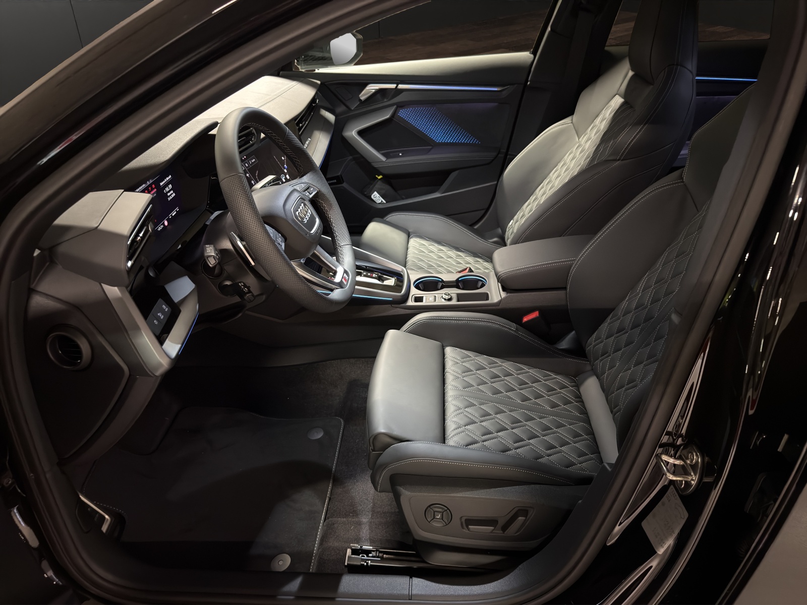 AUDI S3 Sportback TFSI quattro S-tronic-image-7