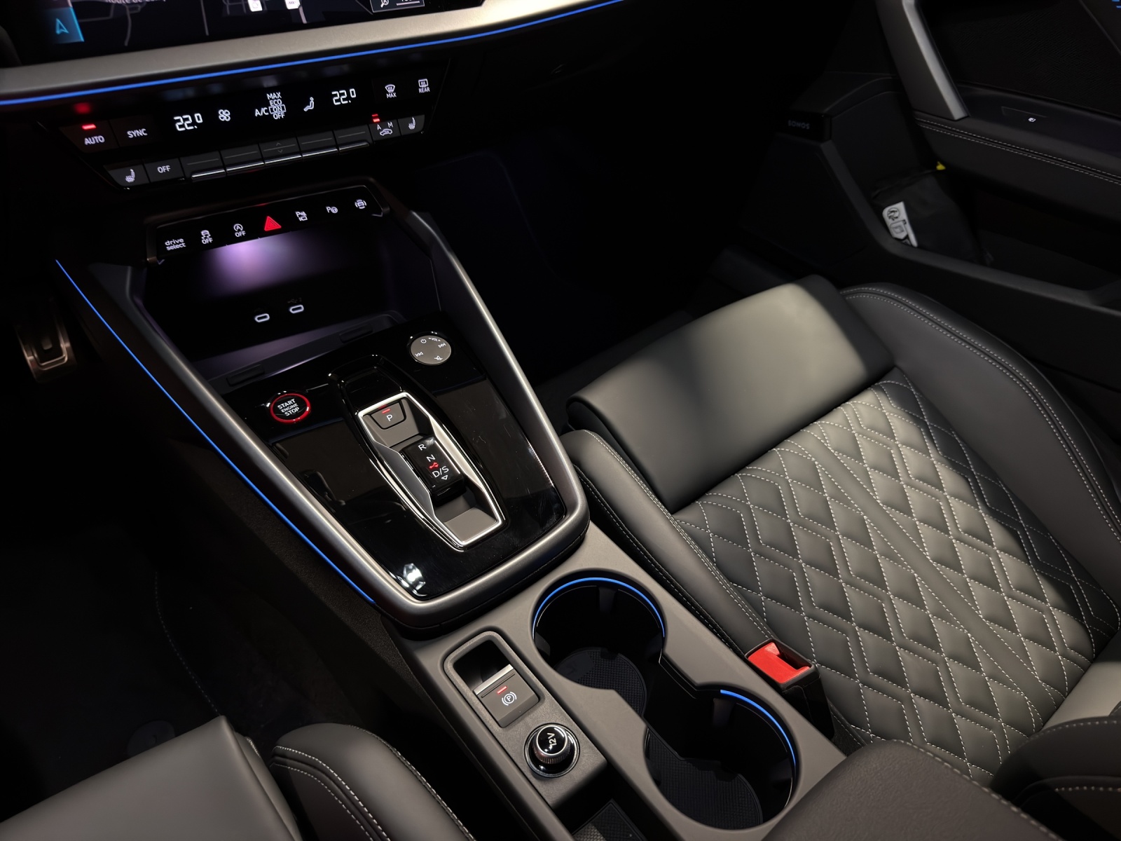 AUDI S3 Sportback TFSI quattro S-tronic-image-12