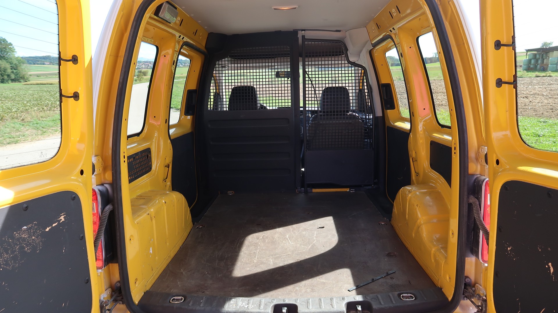 VW VW CADDY 2.0 TDI / 4X4 / CH-image-12