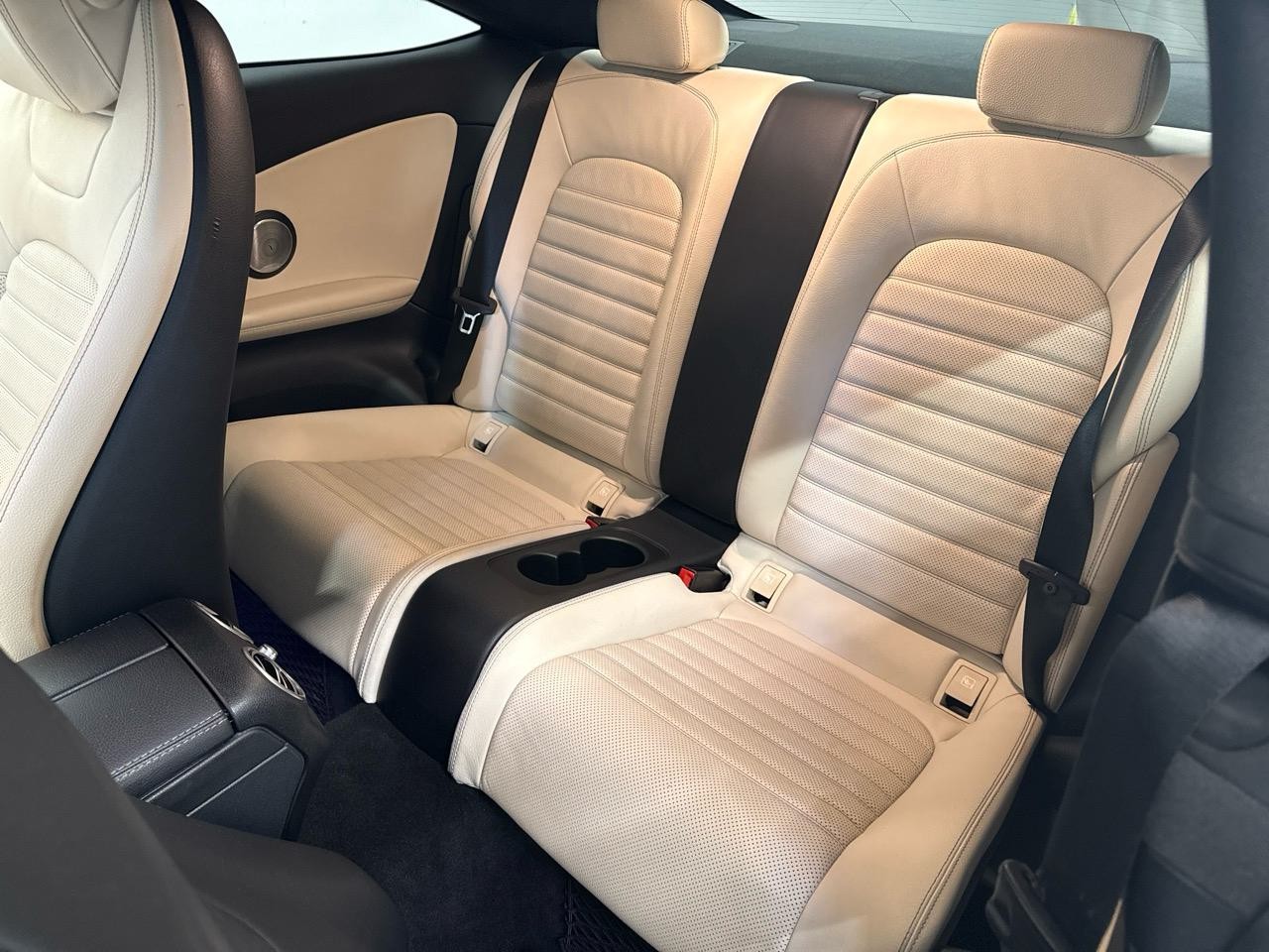 MERCEDES-BENZ C 300 d Coupé AMG Line 9G-Tronic-image-8