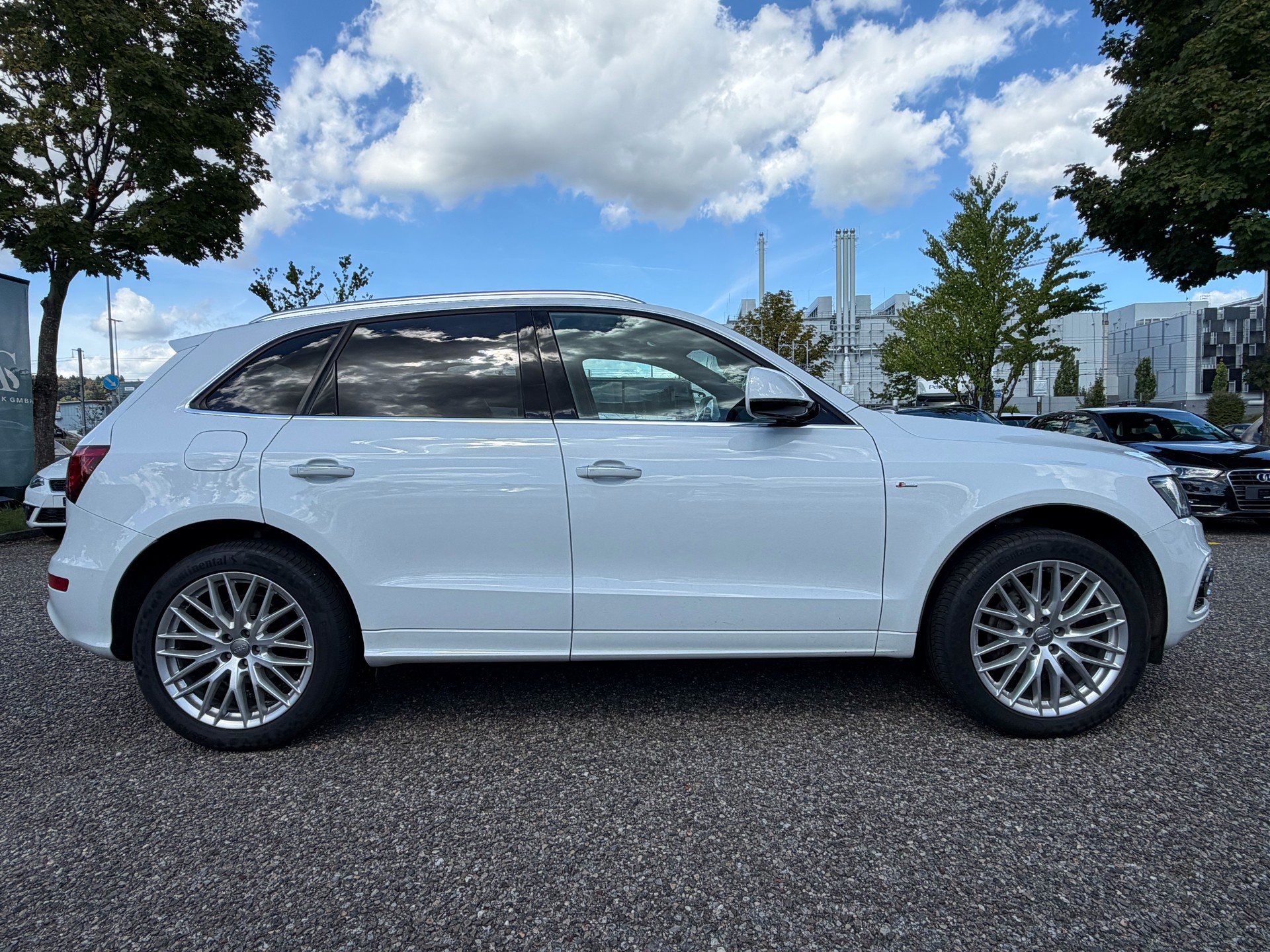 AUDI Q5 2.0 TDI quattro S-tronic-showroom-element-3