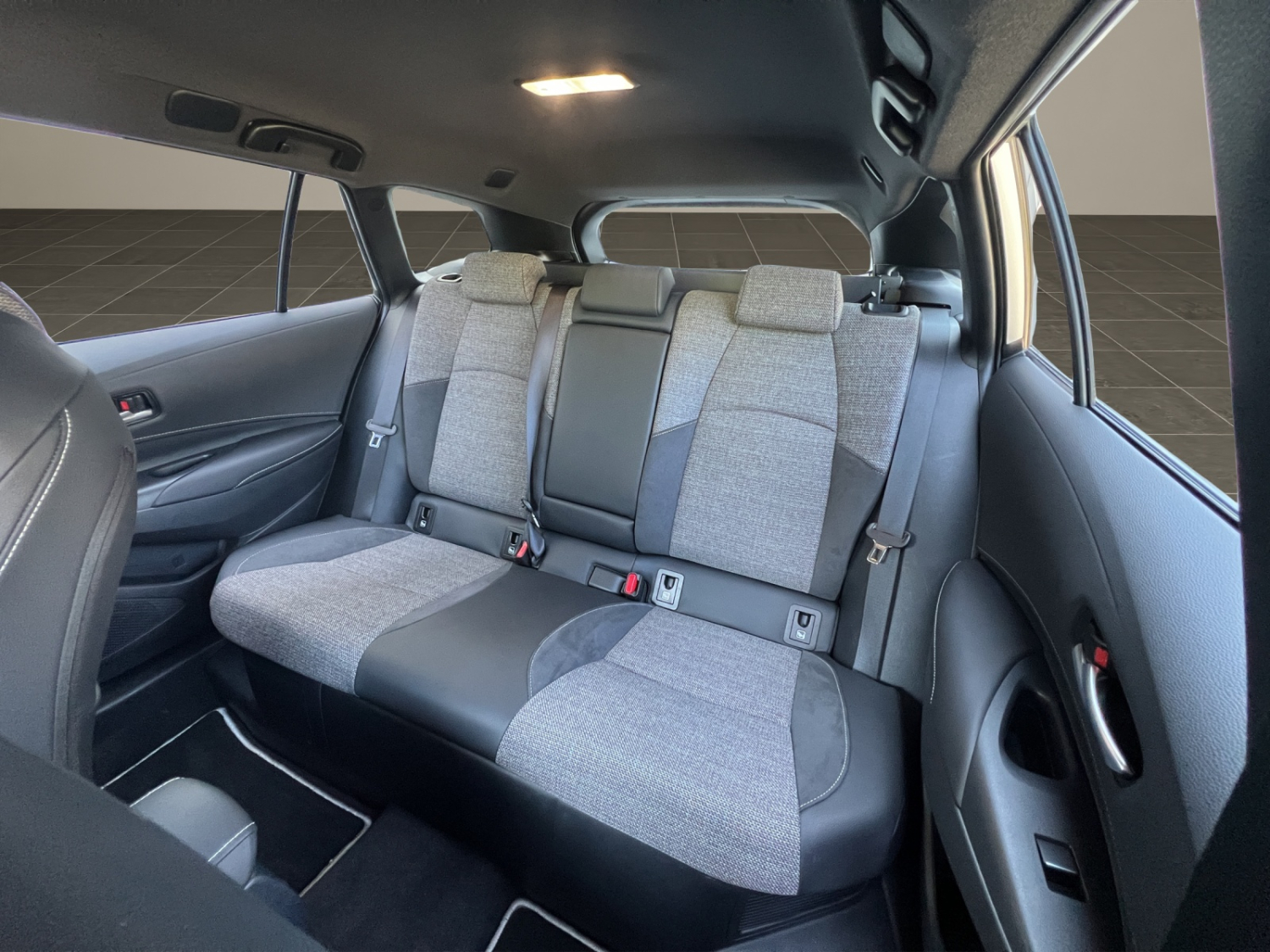TOYOTA Corolla Touring Sports 2.0 HSD Trend-image-21