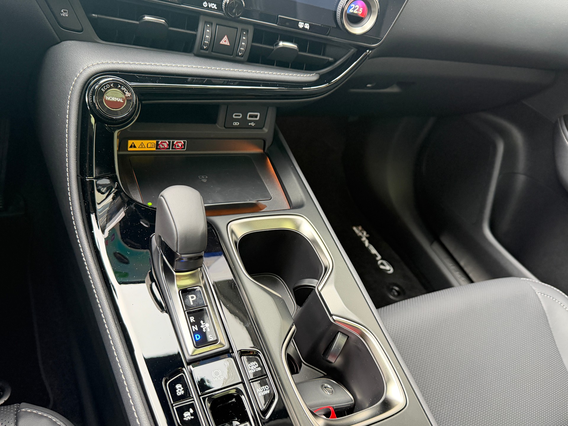 LEXUS NX 450h+ E-FOUR Comfort-image-18