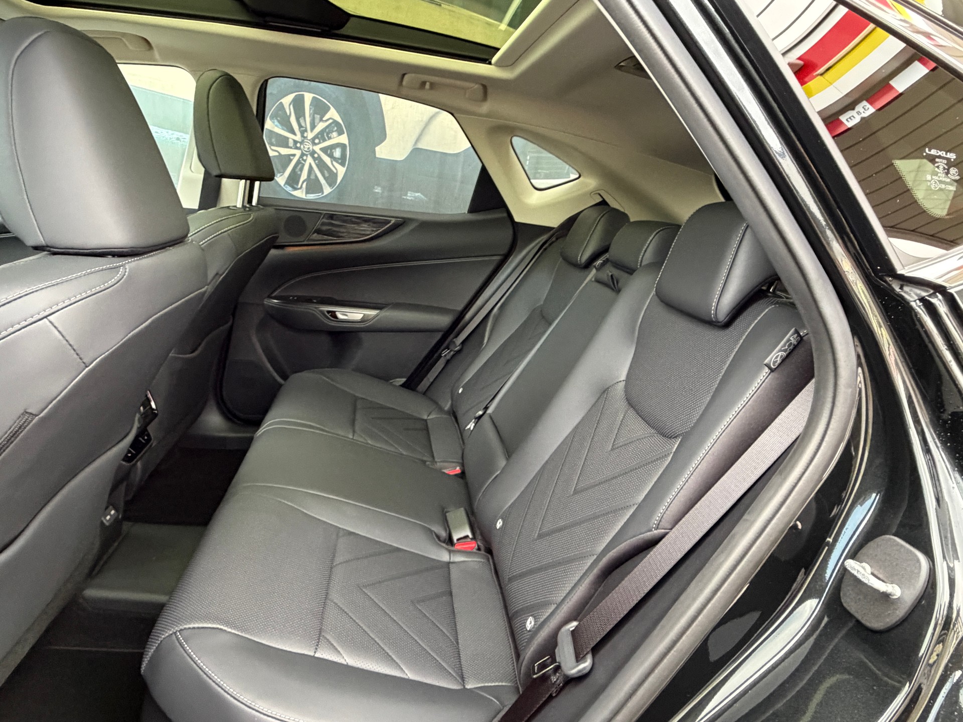 LEXUS NX 450h+ E-FOUR Comfort-image-8