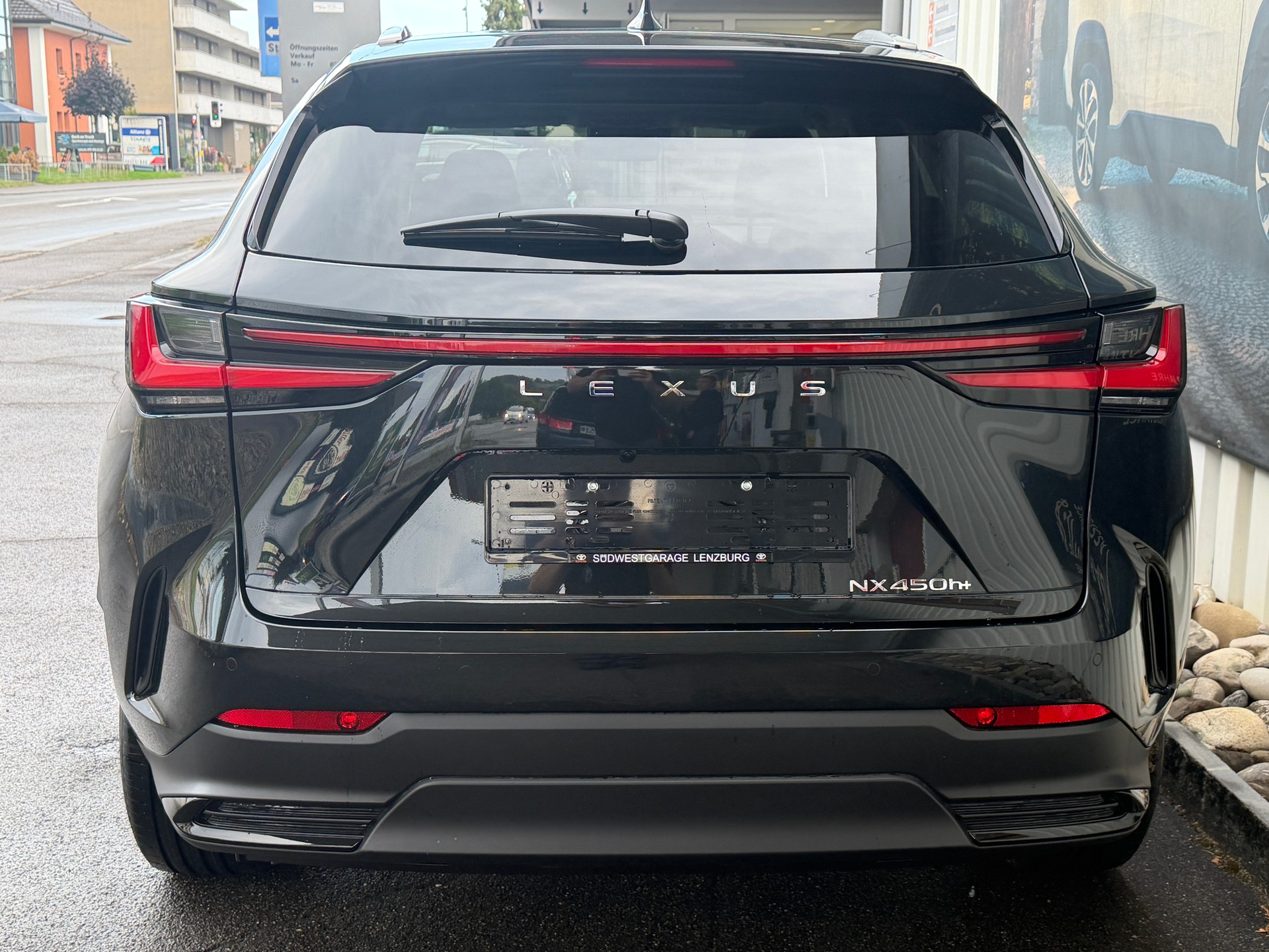 LEXUS NX 450h+ E-FOUR Comfort-image-5