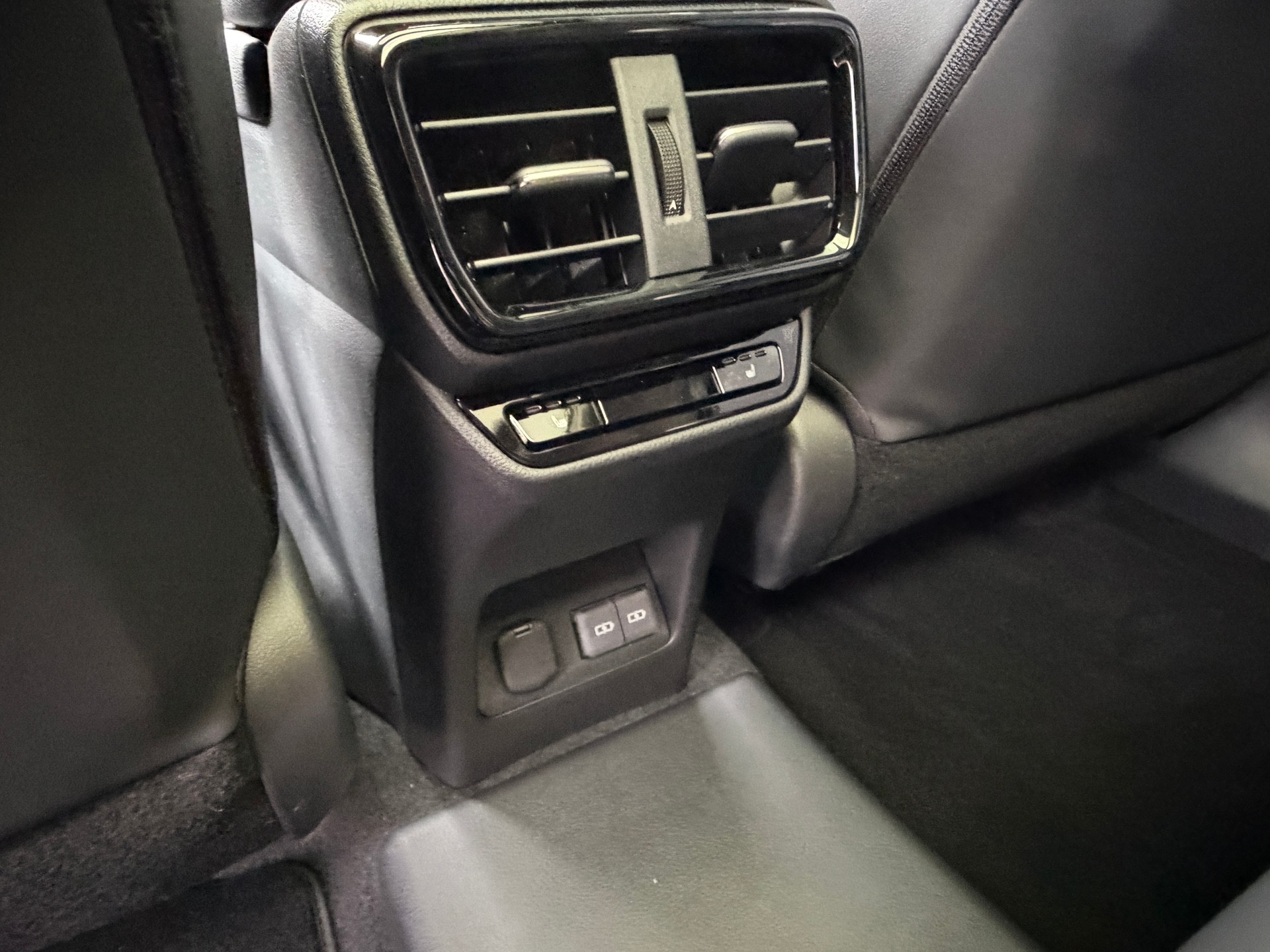 LEXUS NX 450h+ E-FOUR Comfort-image-9