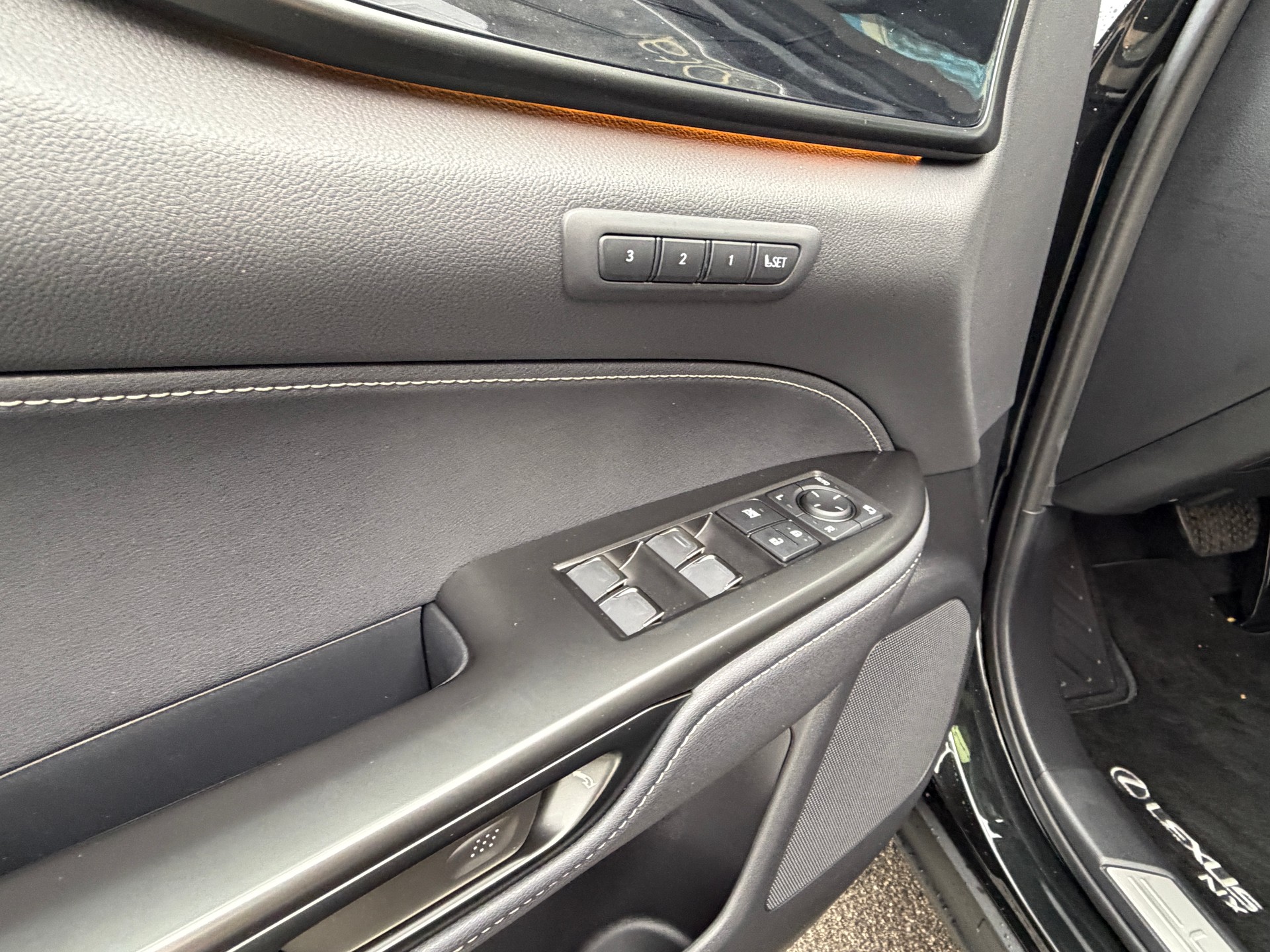 LEXUS NX 450h+ E-FOUR Comfort-image-12