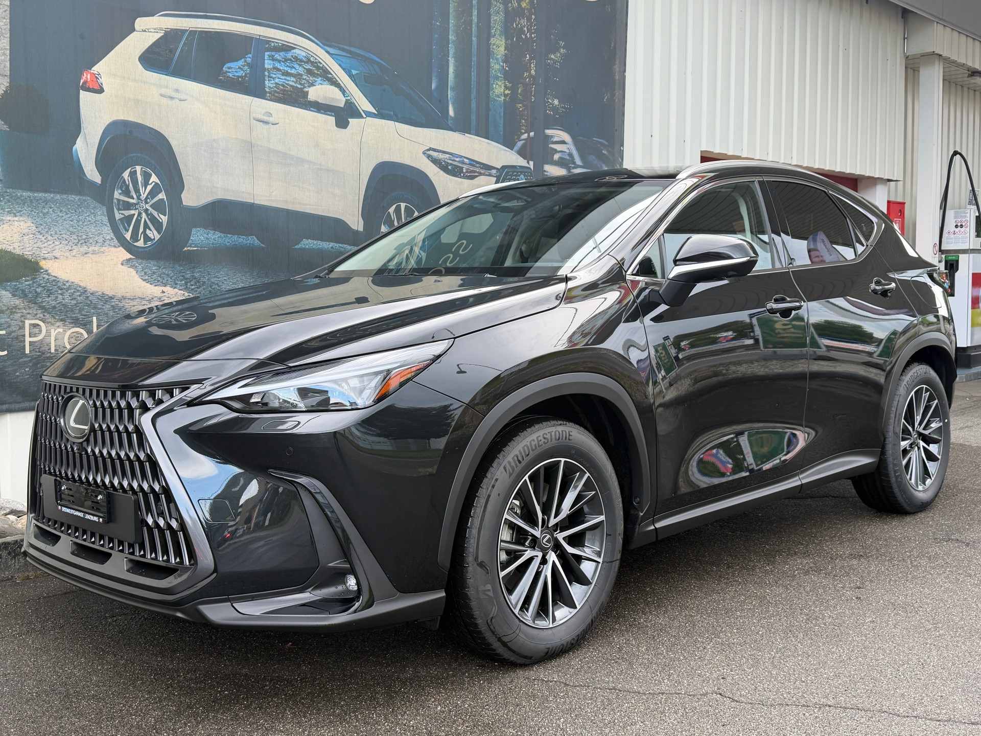 LEXUS NX 450h+ E-FOUR Comfort-image-1