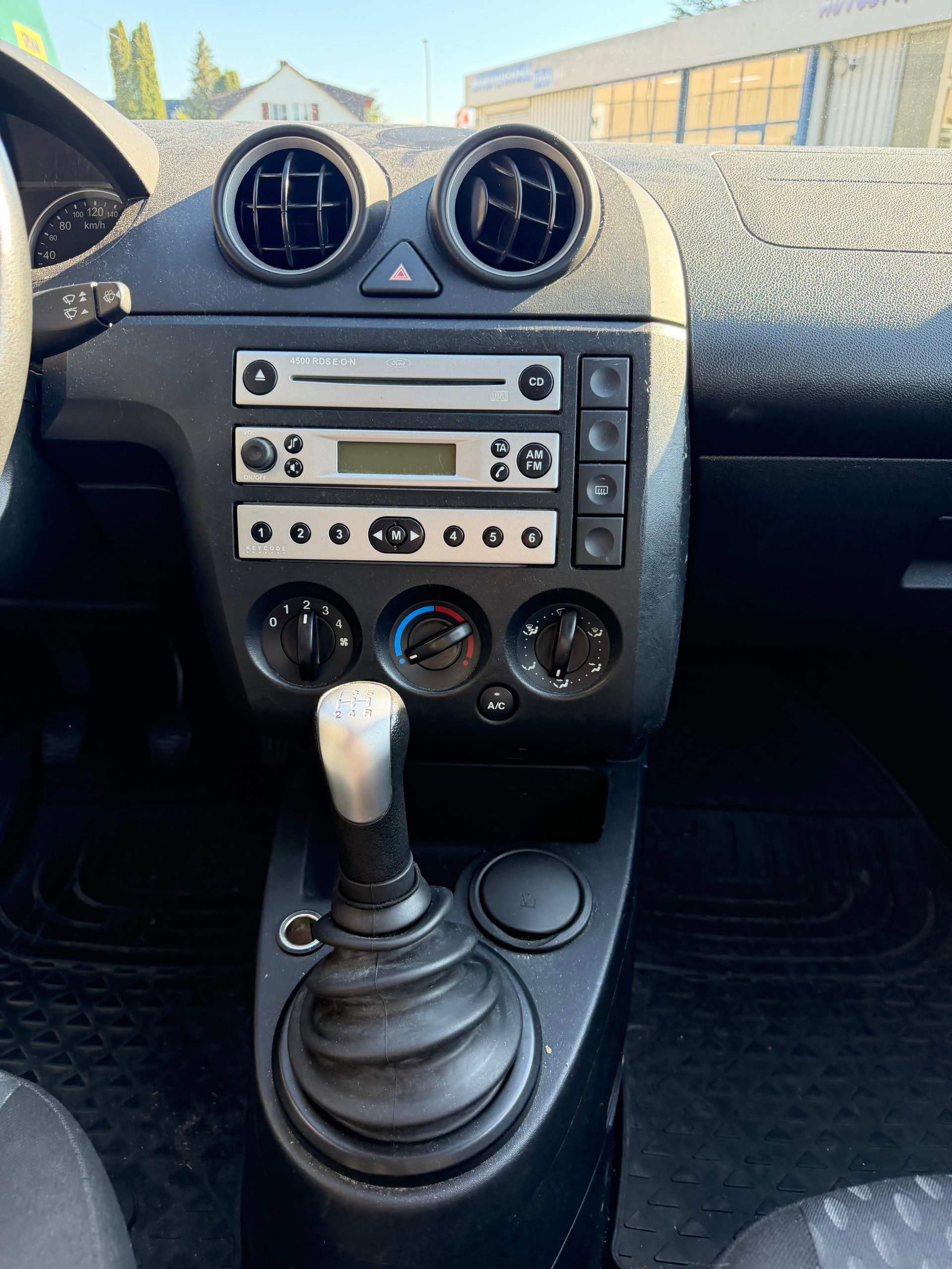 FORD Fiesta 1.6 16V Trend-image-8