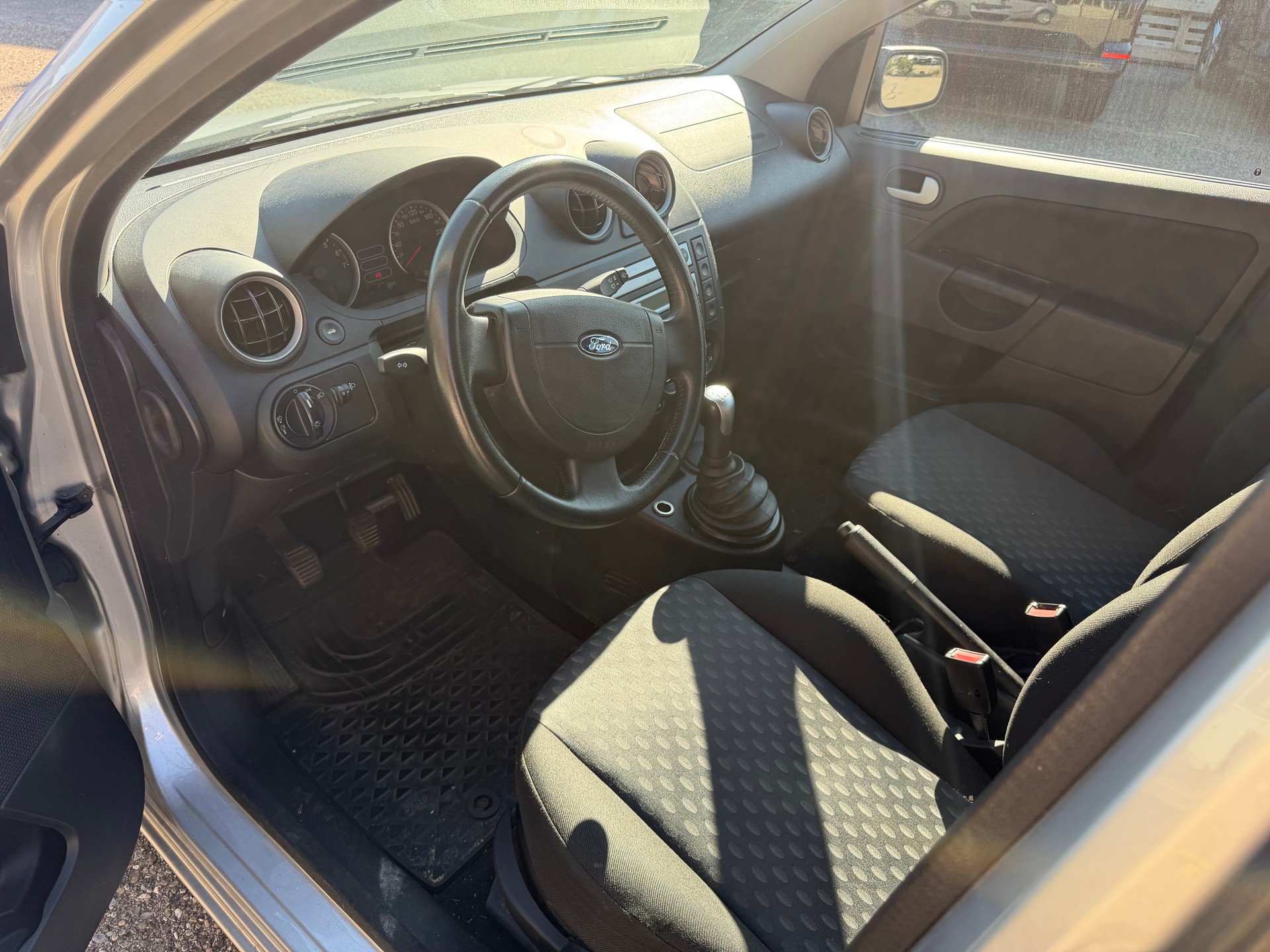 FORD Fiesta 1.6 16V Trend-image-5