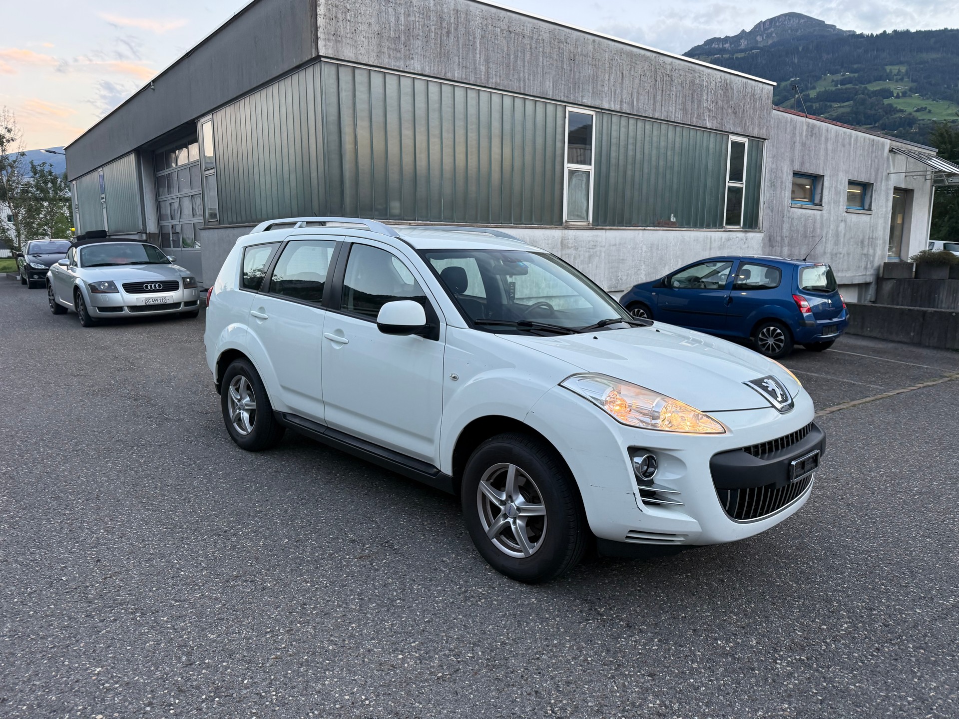 PEUGEOT 4007 2.2 HDi Dynamic DCS6-image-5