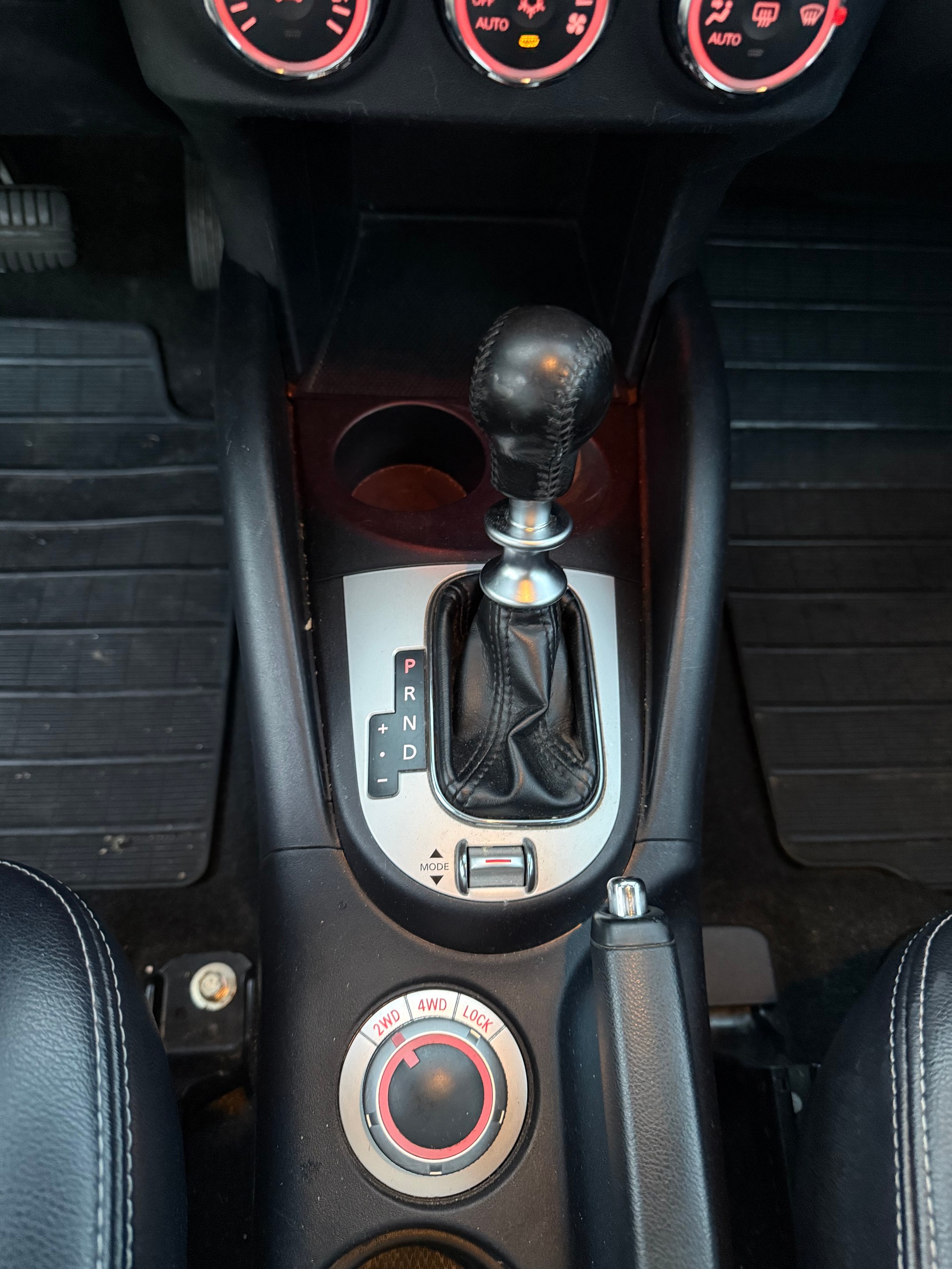 PEUGEOT 4007 2.2 HDi Dynamic DCS6-image-12