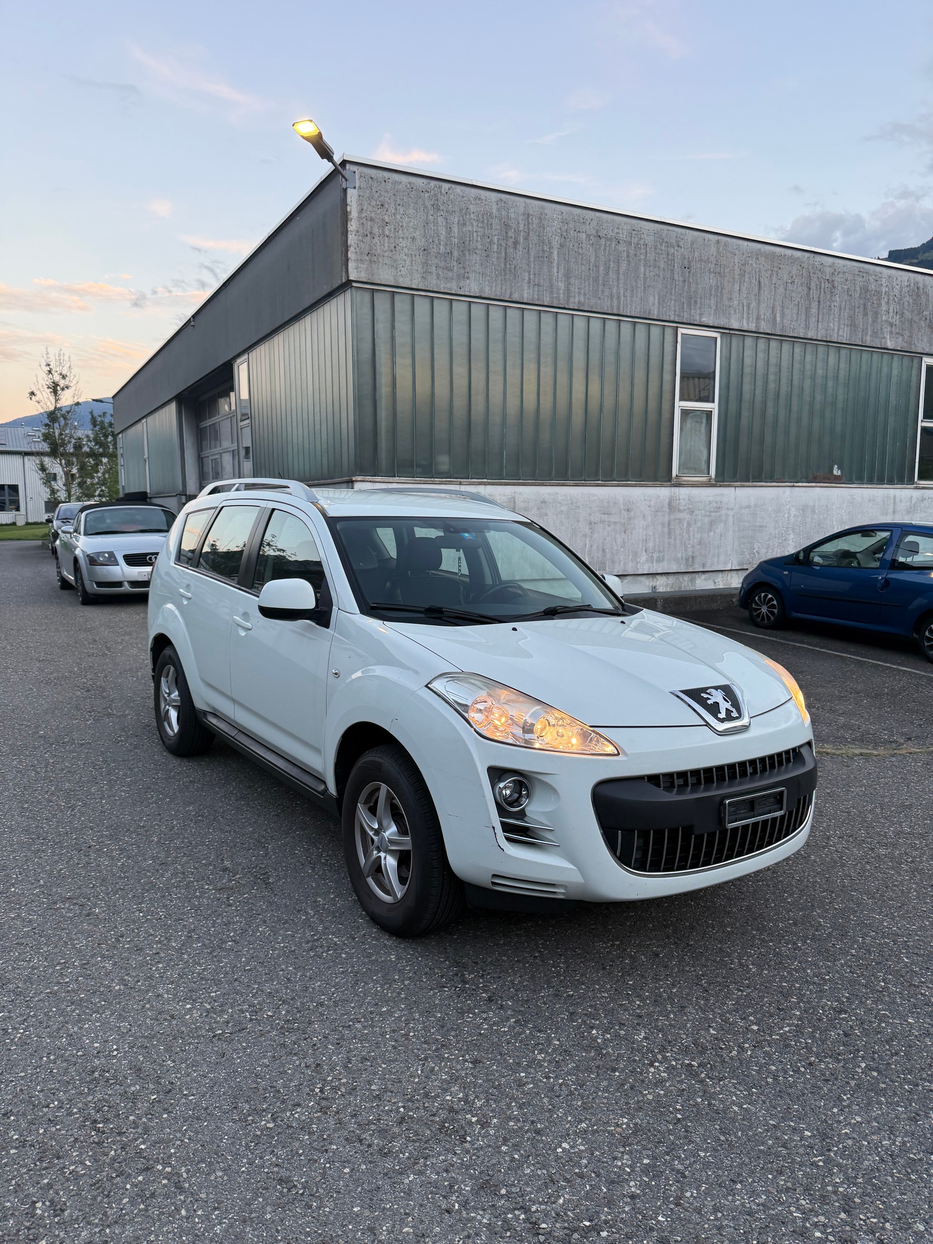 PEUGEOT 4007 2.2 HDi Dynamic DCS6-image-4