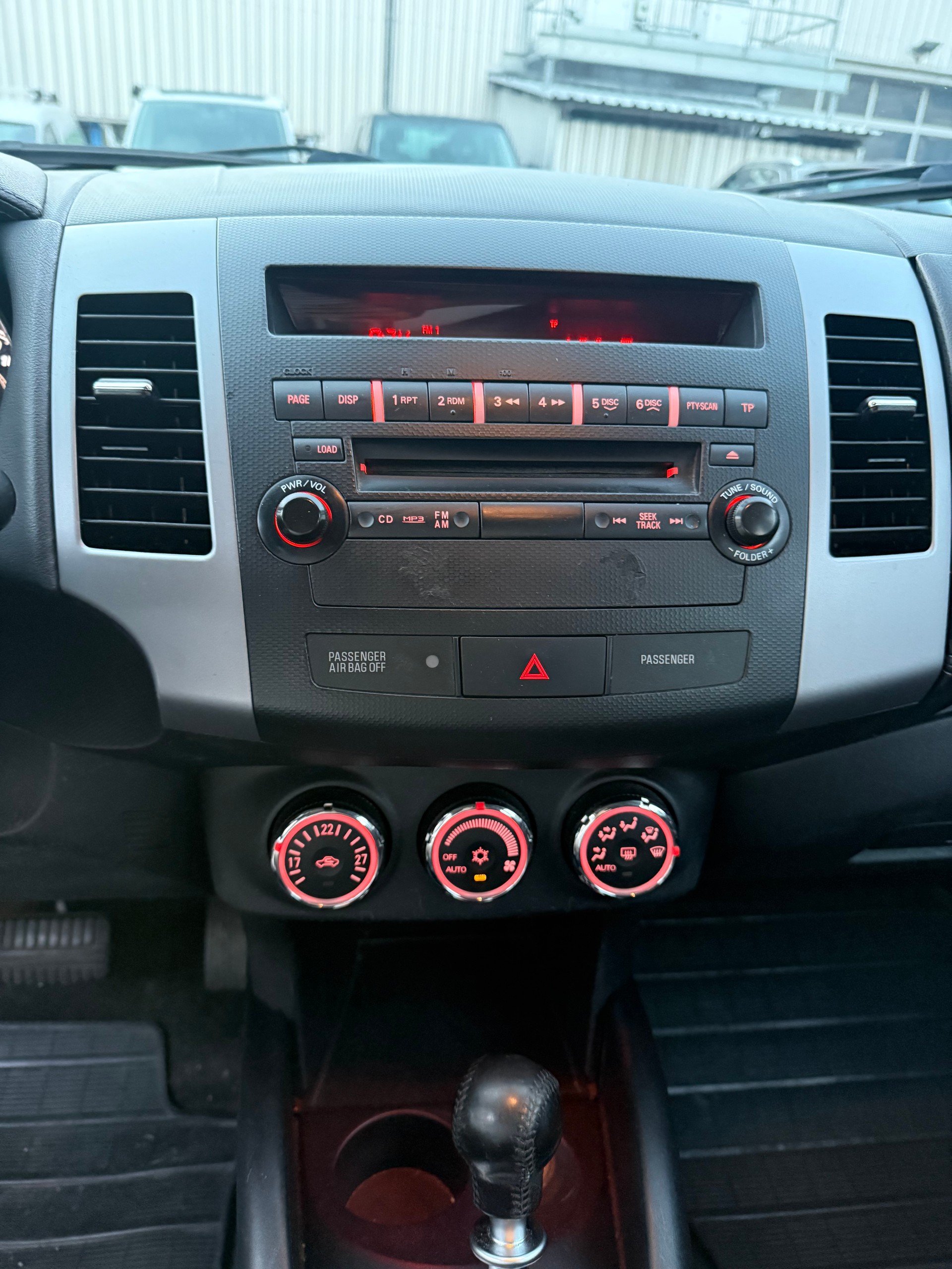 PEUGEOT 4007 2.2 HDi Dynamic DCS6-image-10