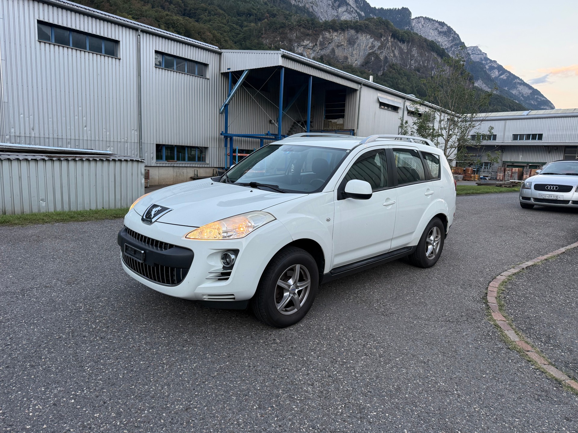 PEUGEOT 4007 2.2 HDi Dynamic DCS6-image-2