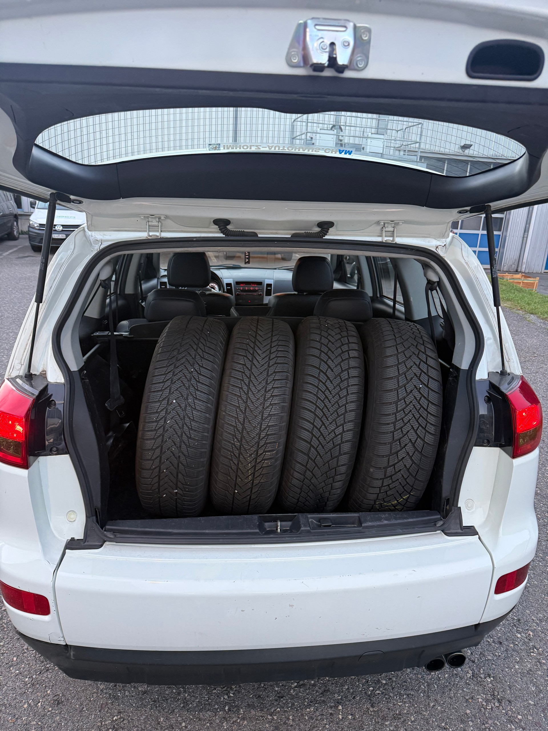 PEUGEOT 4007 2.2 HDi Dynamic DCS6-image-16