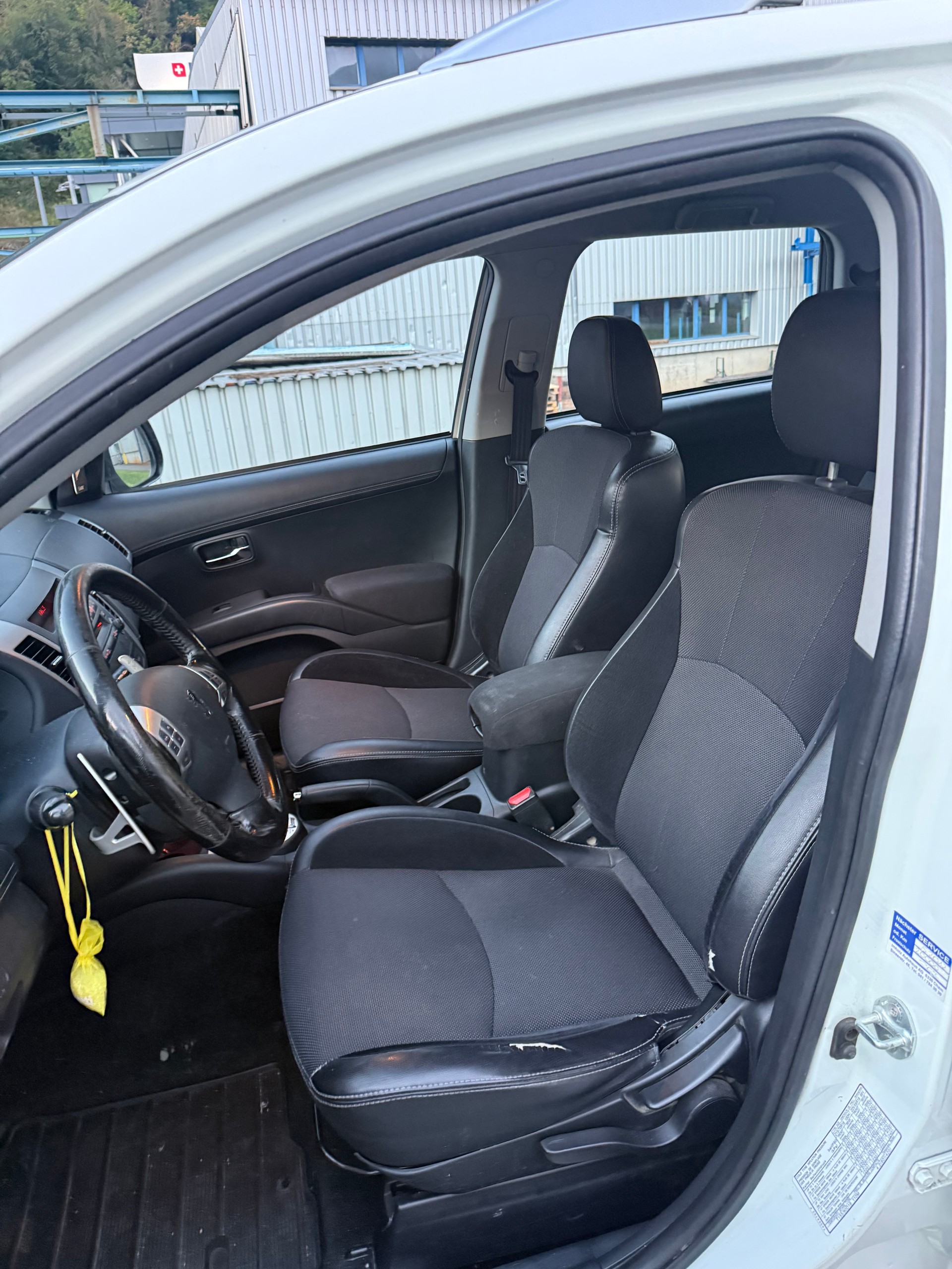 PEUGEOT 4007 2.2 HDi Dynamic DCS6-image-13
