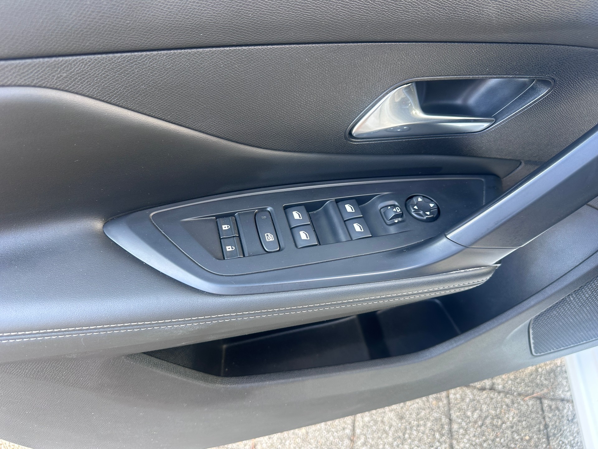 PEUGEOT 308 SW 1.5 BlueHDI Allure EAT8-image-14