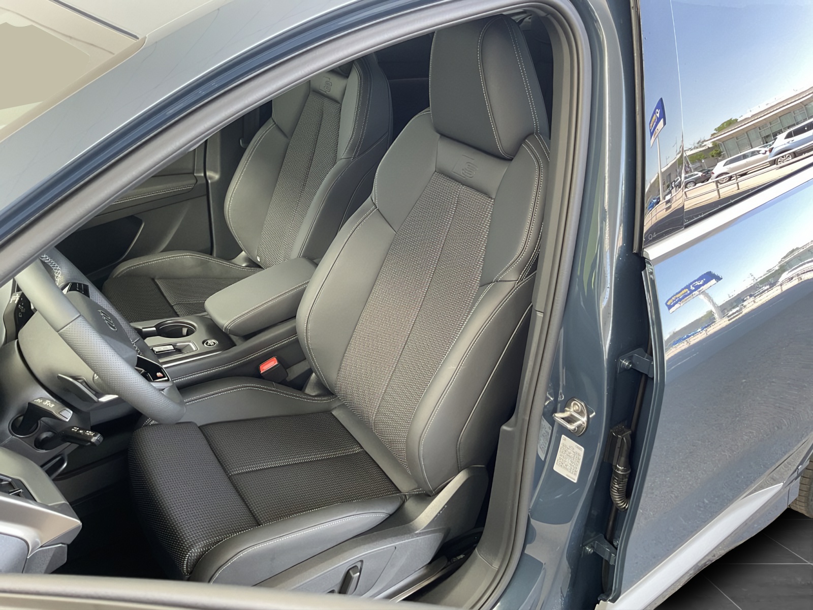AUDI Q4 e-tron SUV quattro-image-5