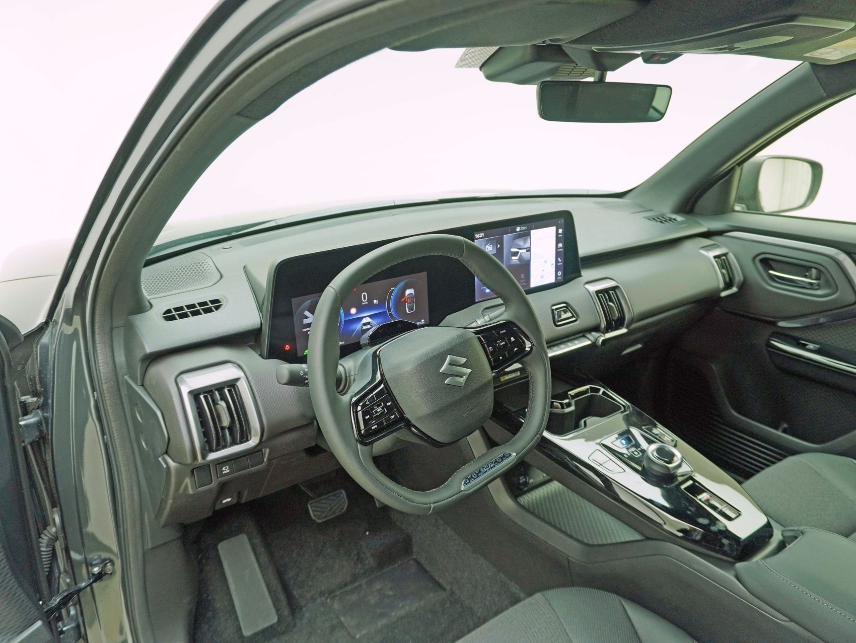 SUZUKI e Vitara Piz Sulai Top 4x4-image-8