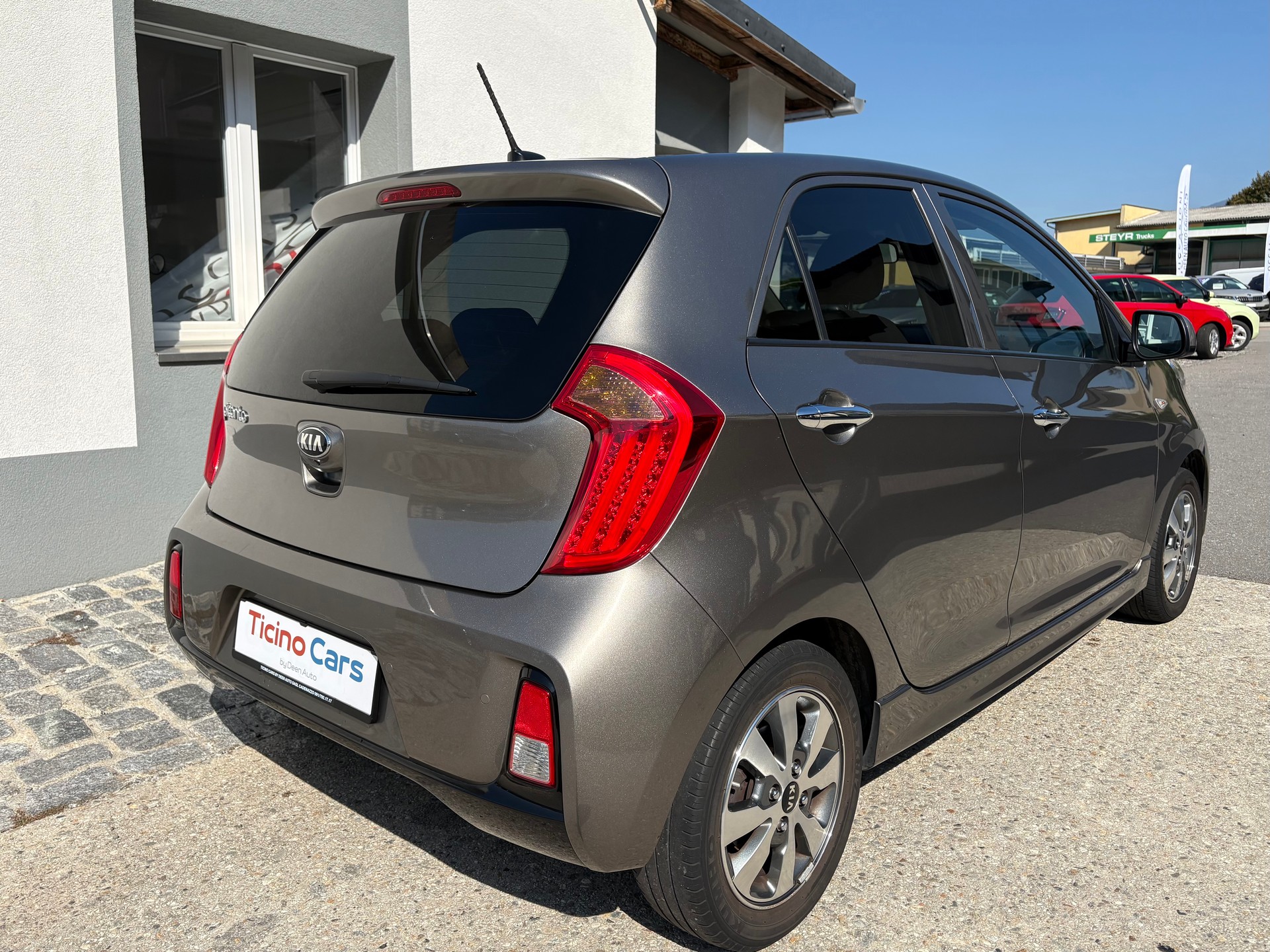 KIA Picanto 1.2 CVVT Swiss Champion Automatic-image-2