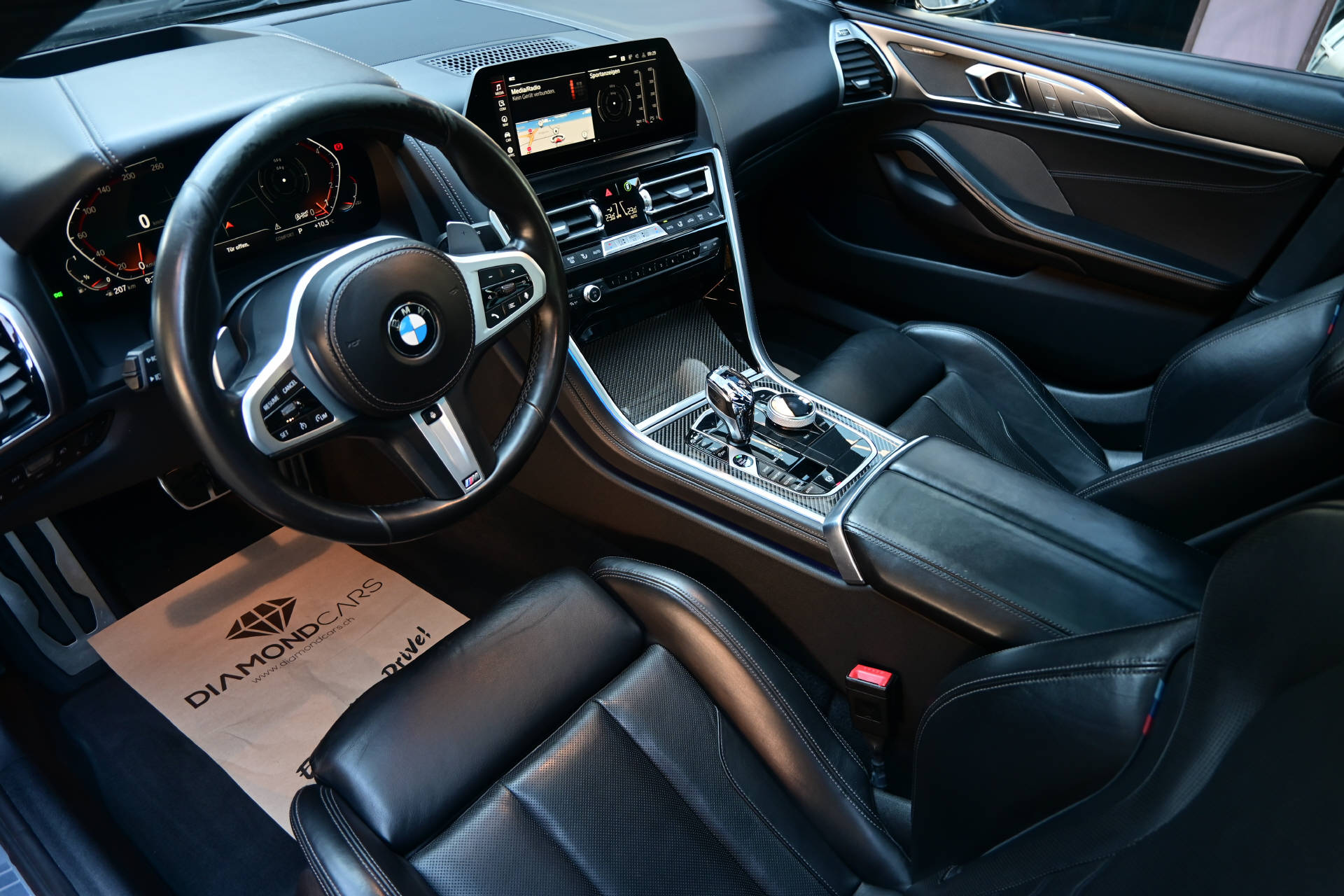 BMW 840i xDrive Gran Coupé *M-Sportpaket*HUD*H&K*Pano*All Black*-image-12