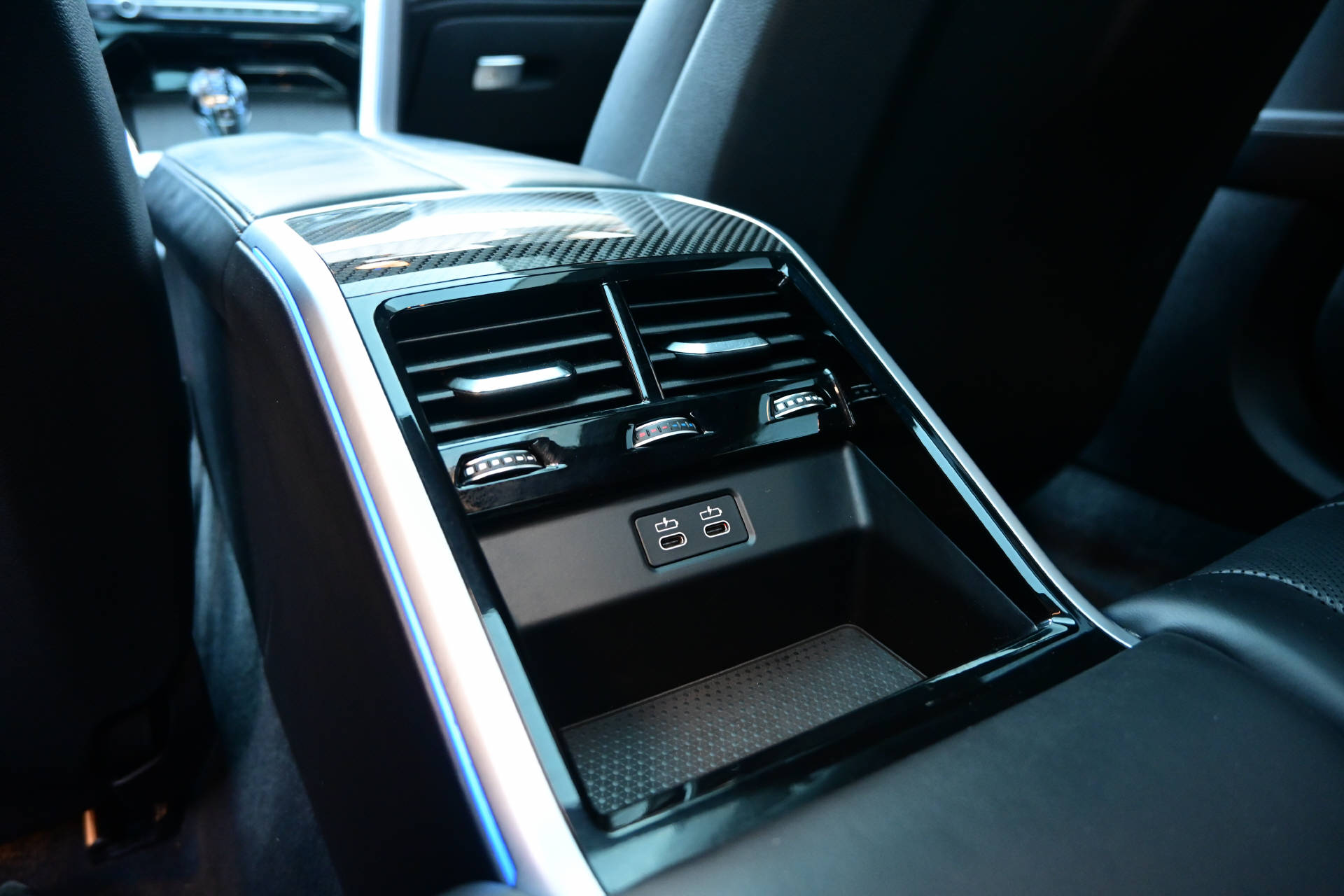 BMW 840i xDrive Gran Coupé *M-Sportpaket*HUD*H&K*Pano*All Black*-image-22