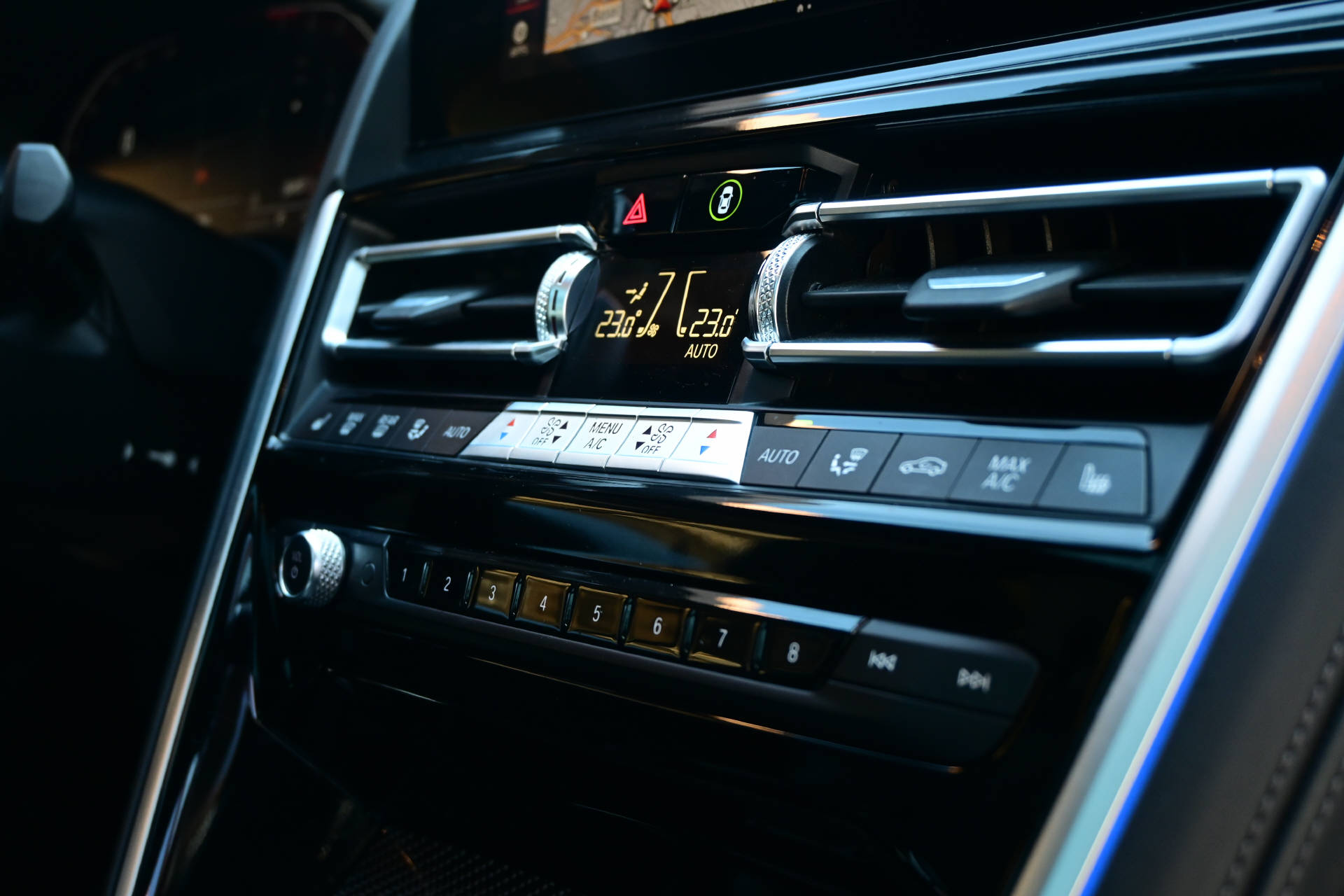BMW 840i xDrive Gran Coupé *M-Sportpaket*HUD*H&K*Pano*All Black*-image-24