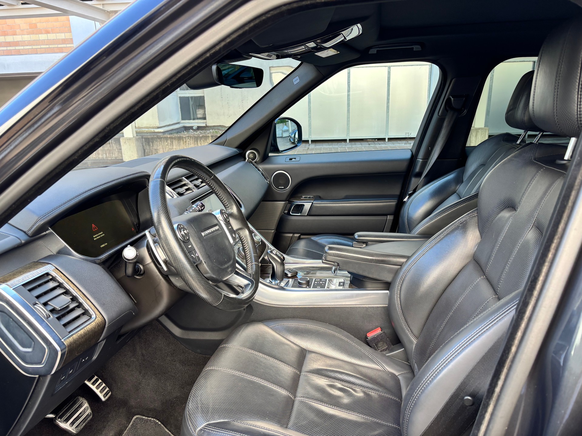 LAND ROVER 3.0 SDV6 HSE Dynamic-image-4