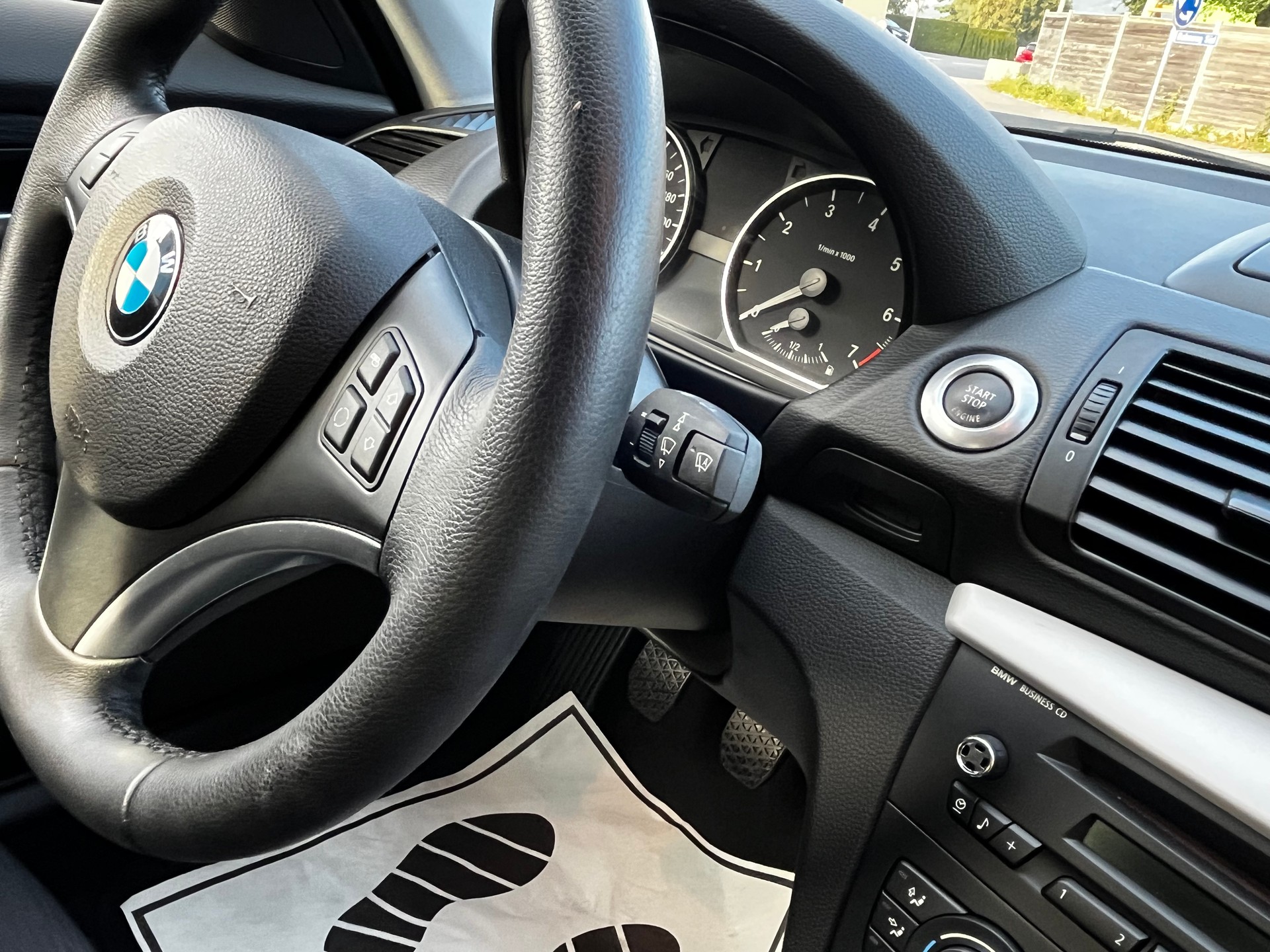BMW 116i 2.0 Access-image-16
