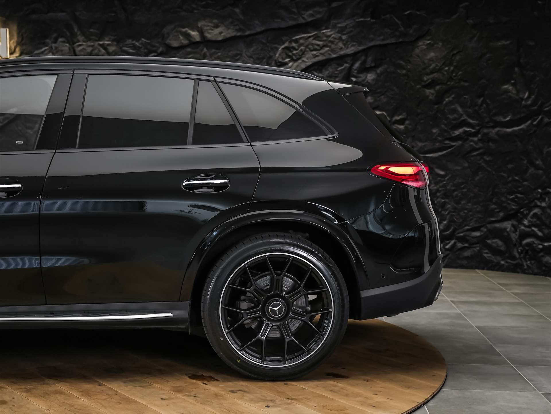 MERCEDES-BENZ GLC 300 d 4Matic 9G-Tronic *ALL BLACK*21" Felgen*Digital LIGHT*AHK*-image-17