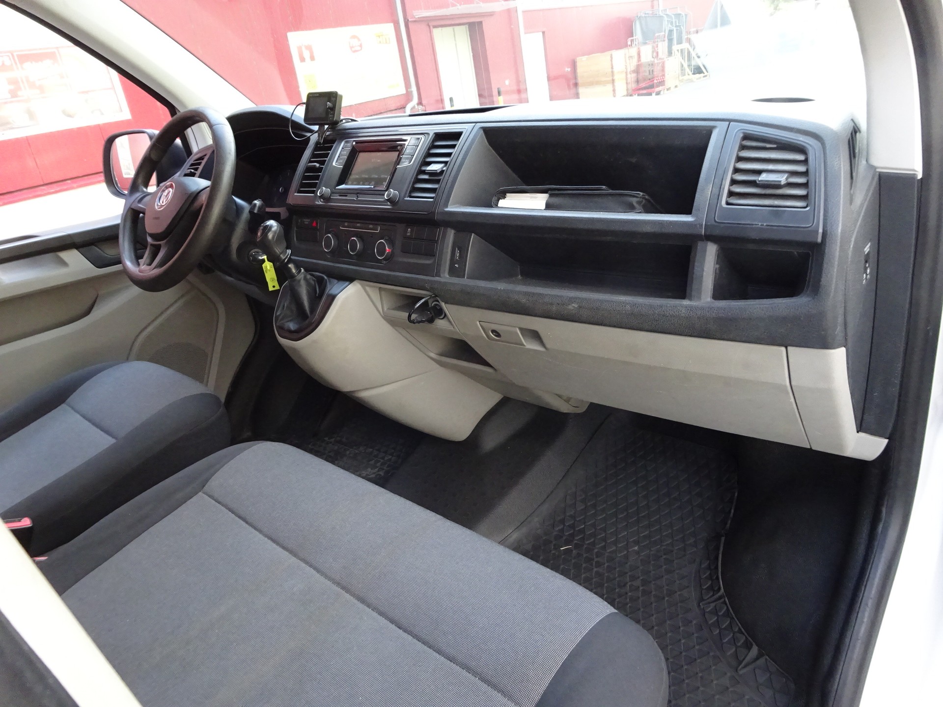 VW T6 2.0 TDI 4Motion long-image-16